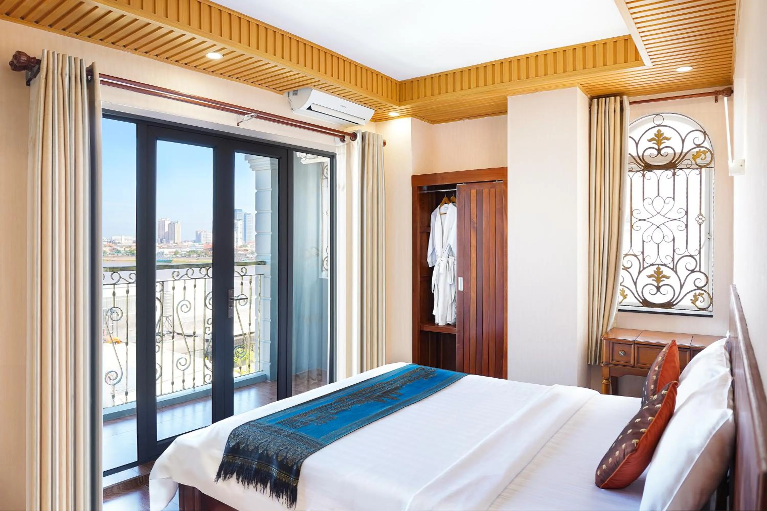 Deluxe Double Cityview in Phuminh Hotel Riverside