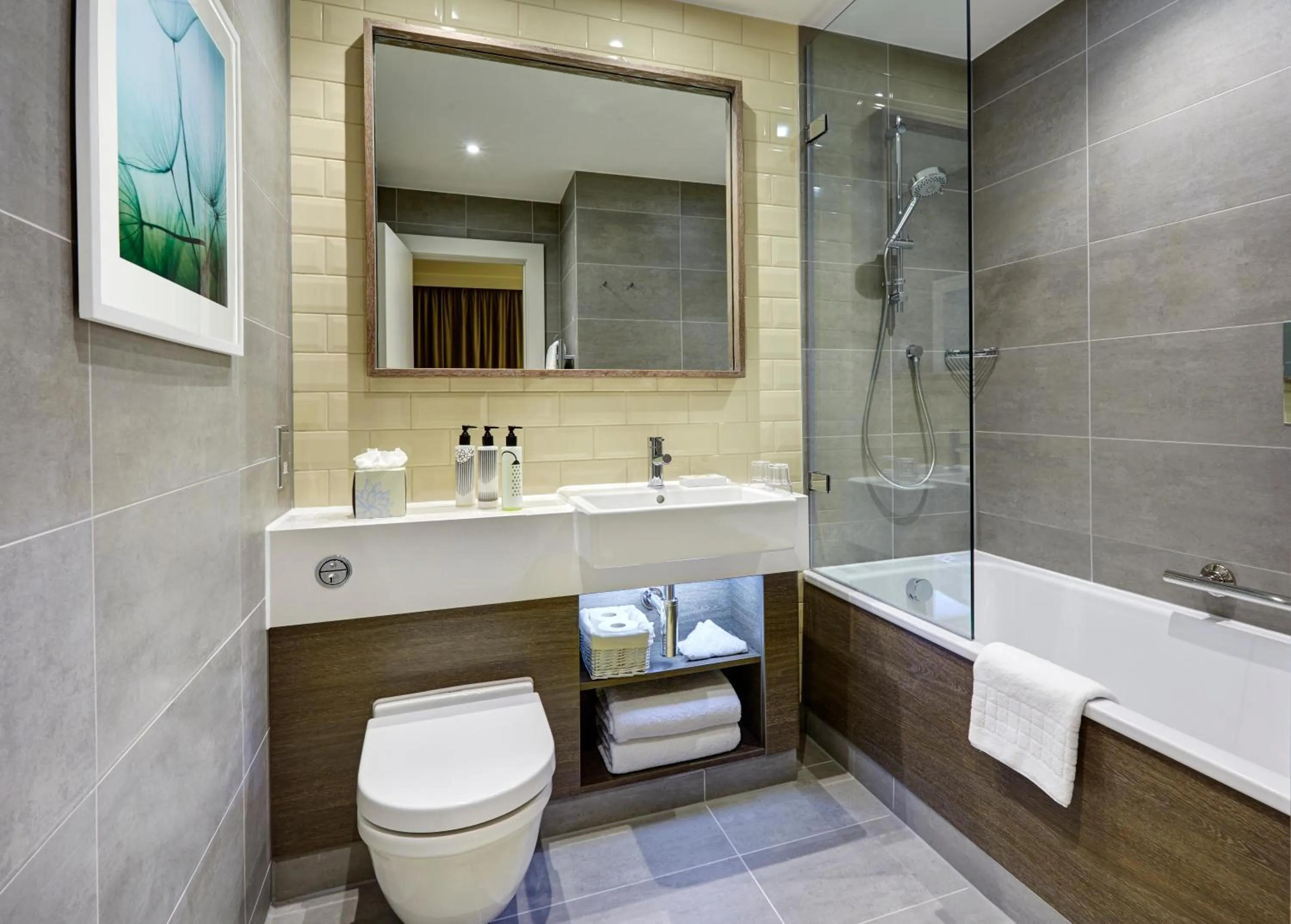 Deluxe King Studio Suite in Staybridge Suites London-Vauxhall by IHG