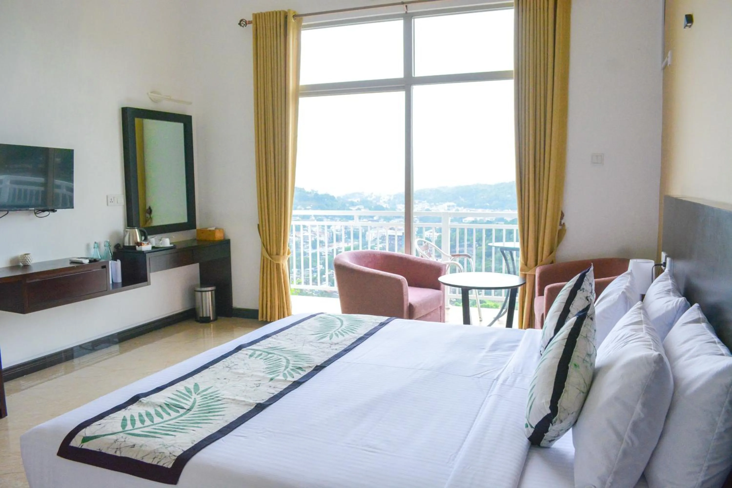 Deluxe Triple Room in Hill Paradise Hanthana