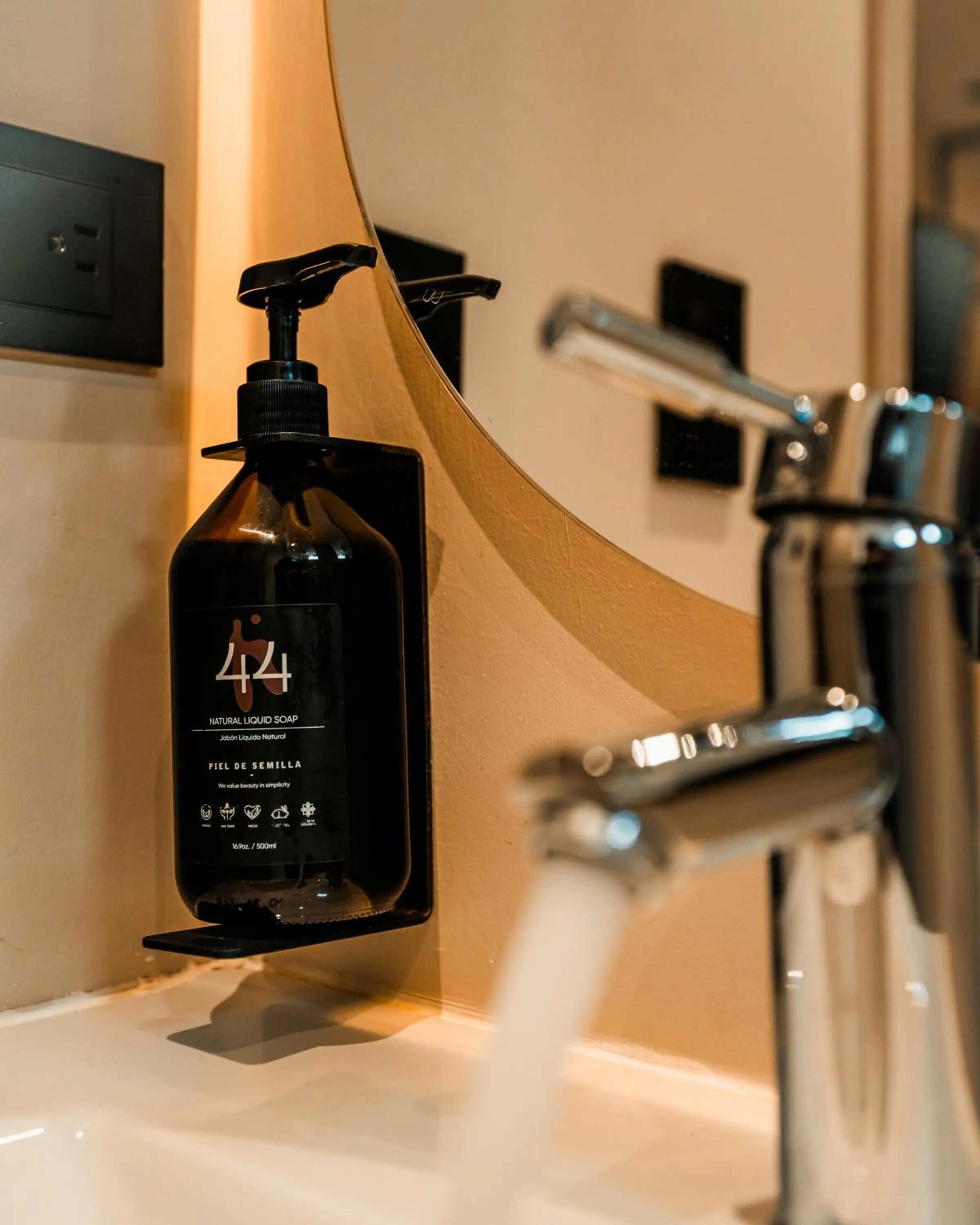 Standard Twin Room in Sonata 44 Hotel Laureles