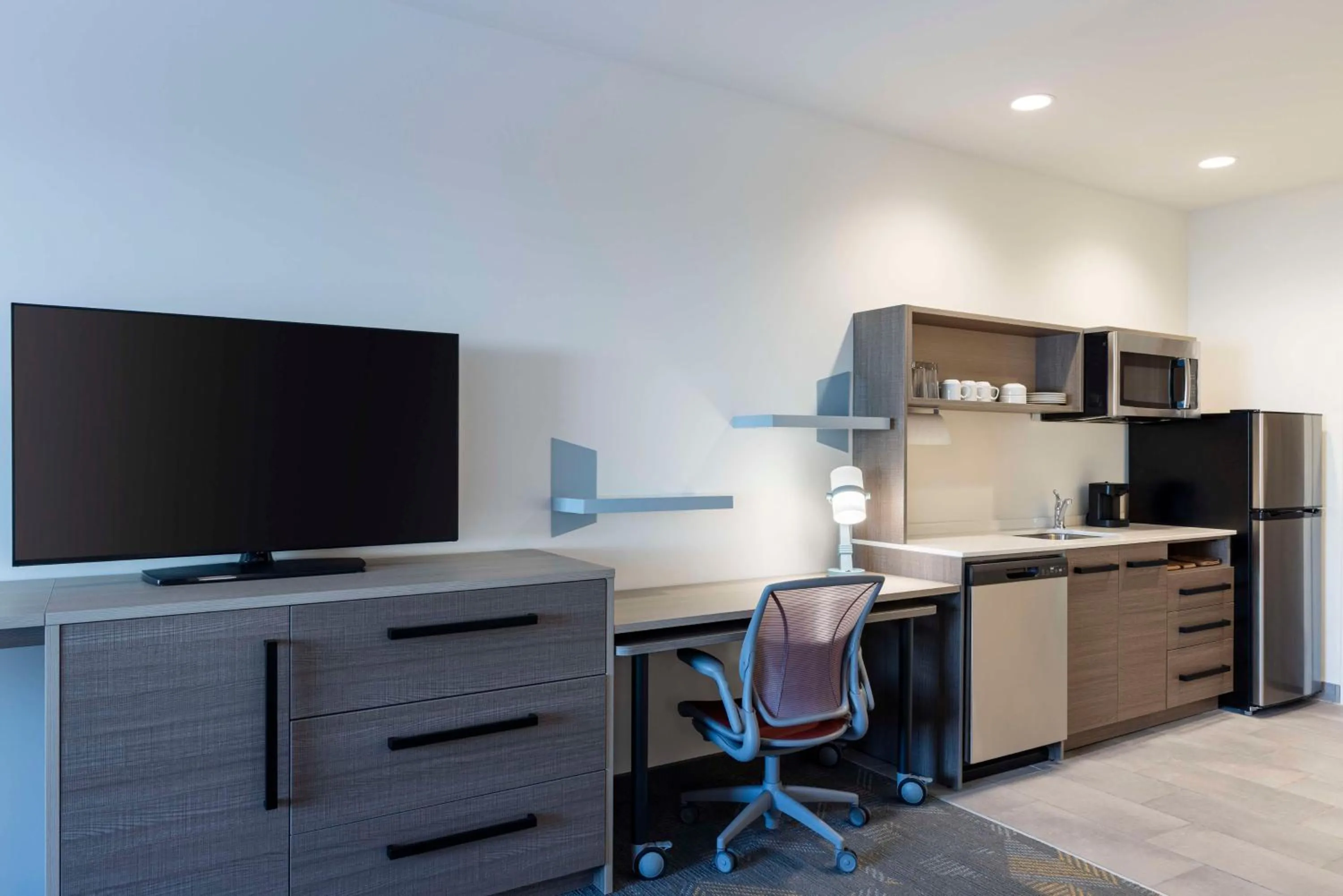 One-Bedroom King Suite - Hearing Access in Home2 Suites By Hilton East Haven New Haven