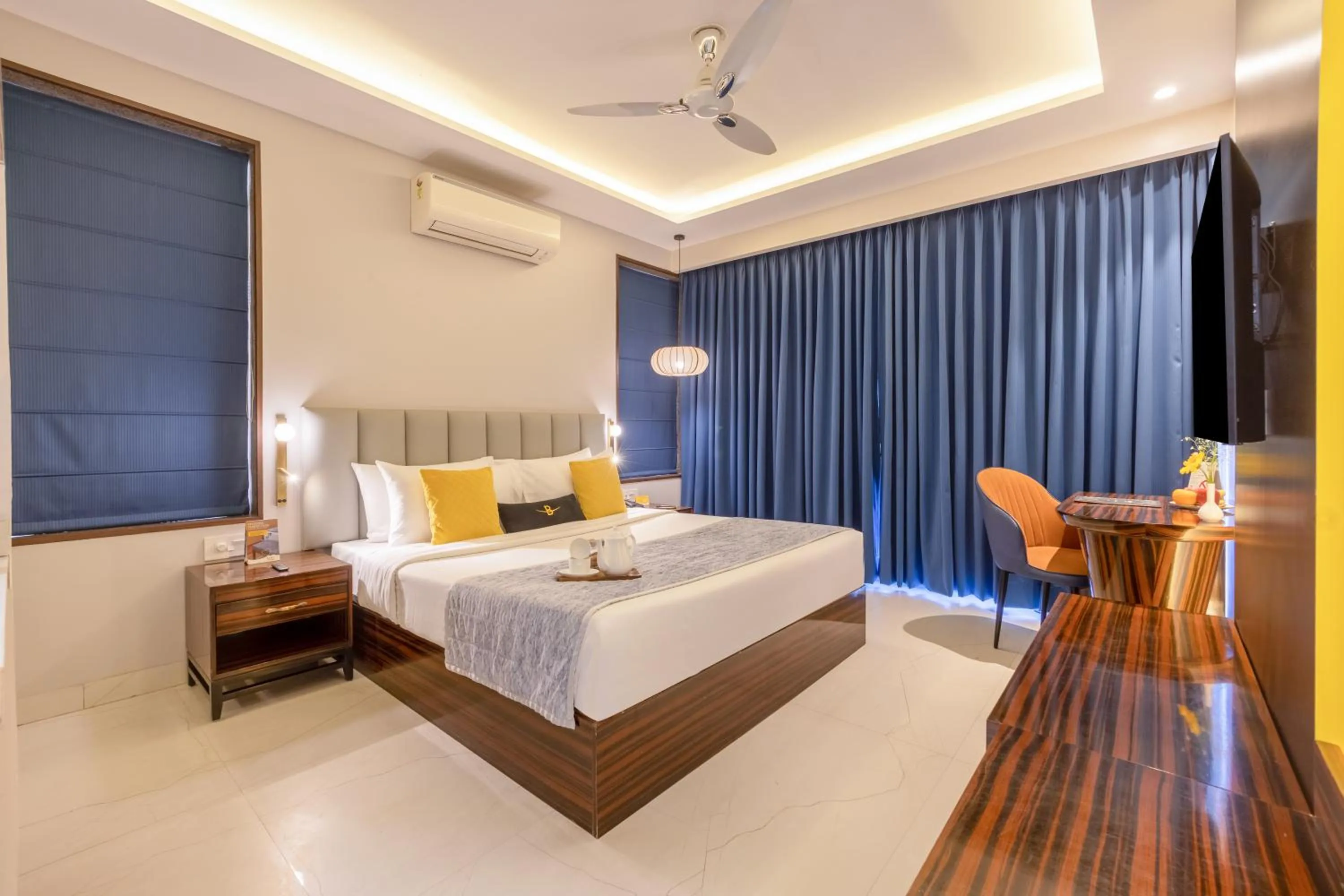 Deluxe Double Room - - 10% Disc on F&B, 2 Whole Fruit and Tea/Coffee w/d Cookies (once a day) in Hotel Bawa Gurgaon Medanta