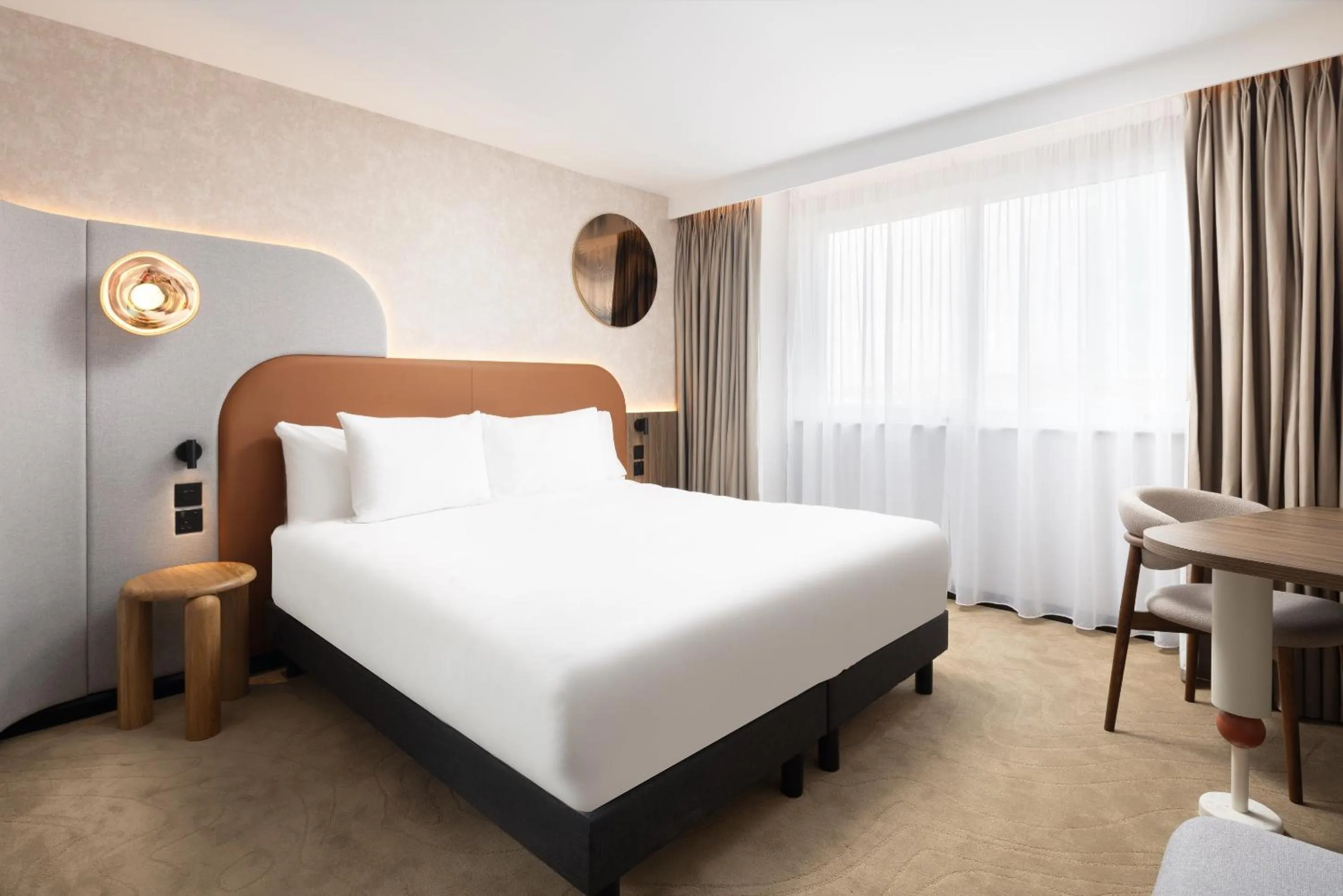 Superior King Room with Rainfall Shower in Mercure London Earls Court