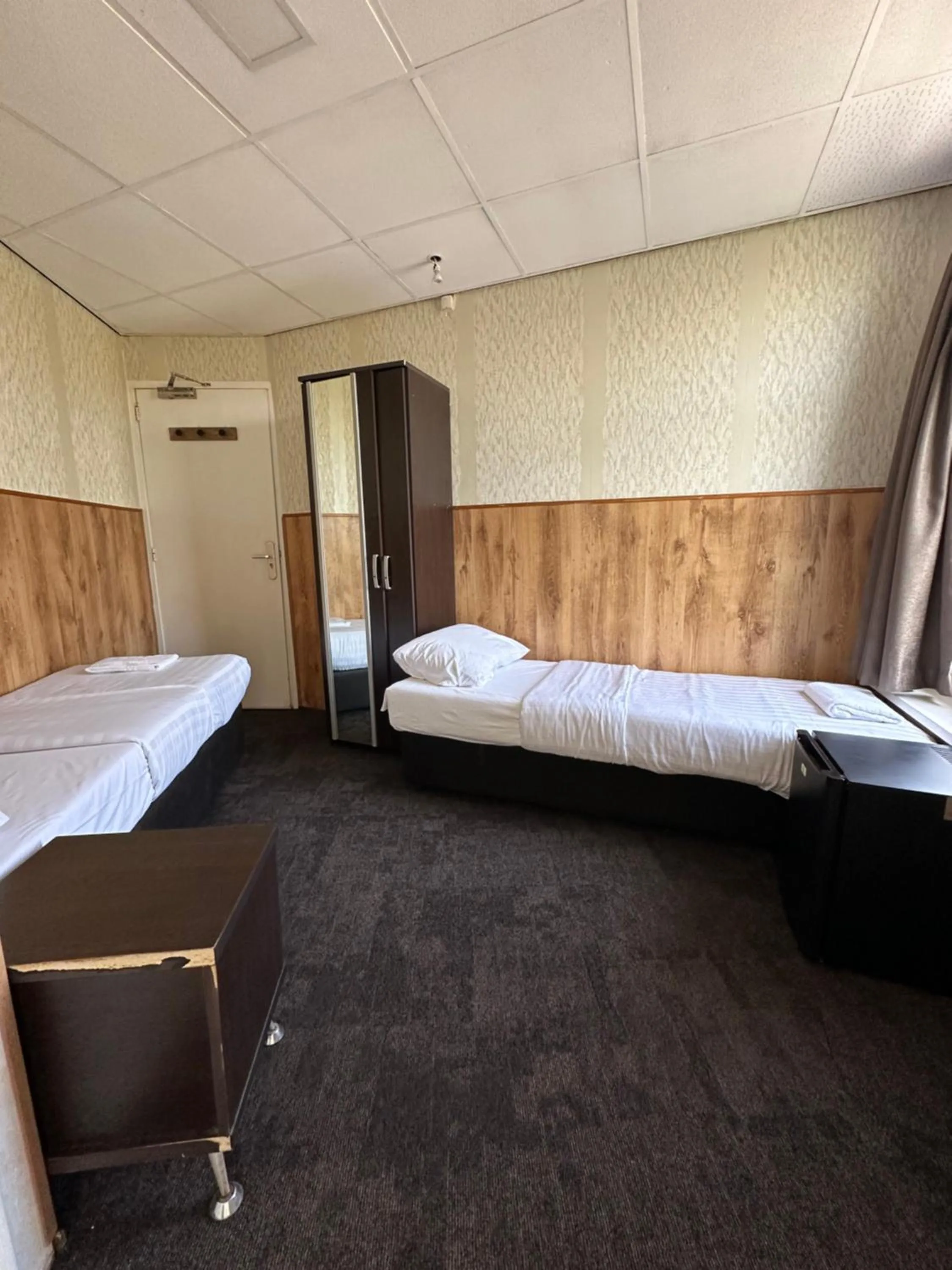 Twin Room with Balcony in Flex-Inn