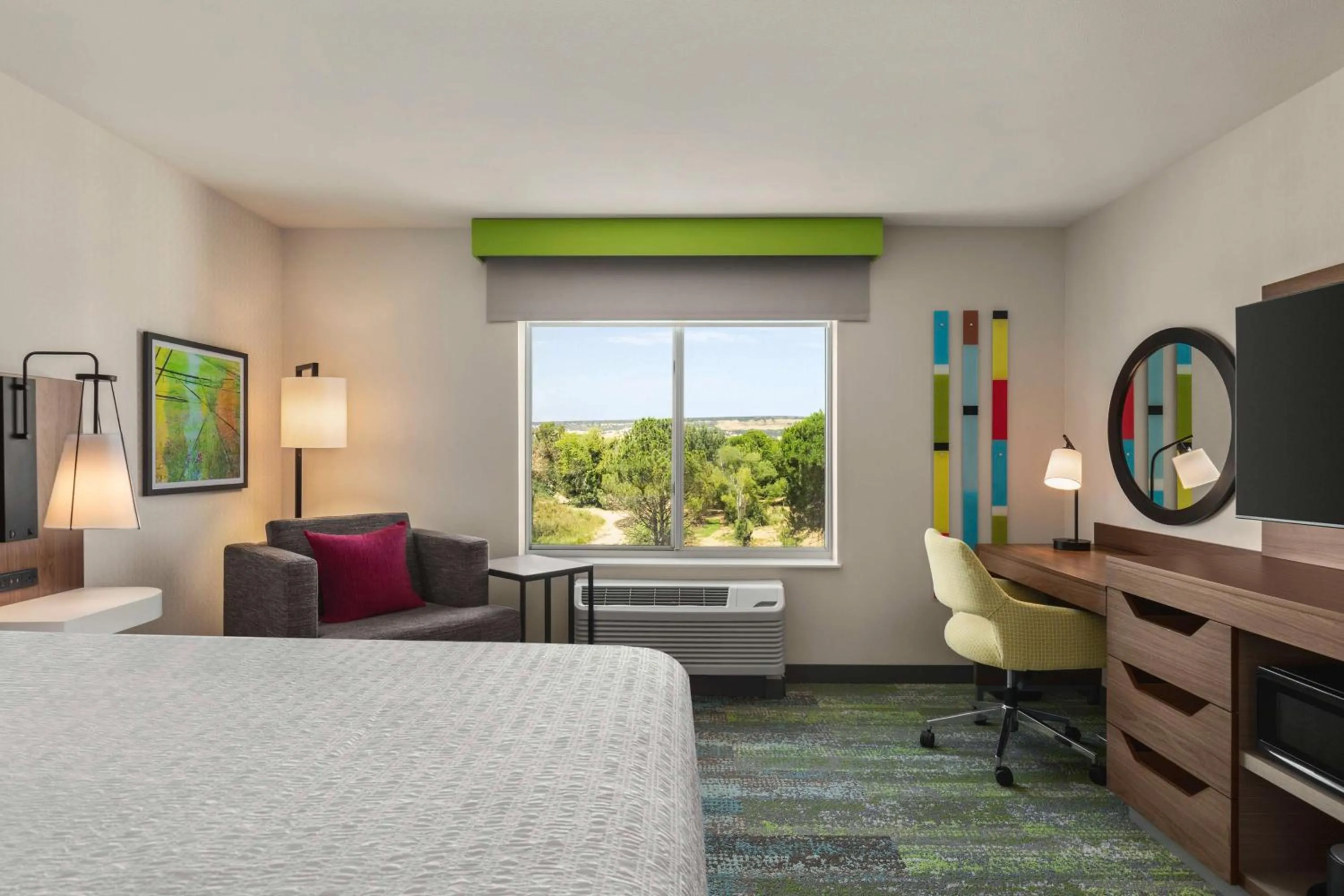 King Room with Fridge and Microwave in Hampton Inn & Suites Oroville