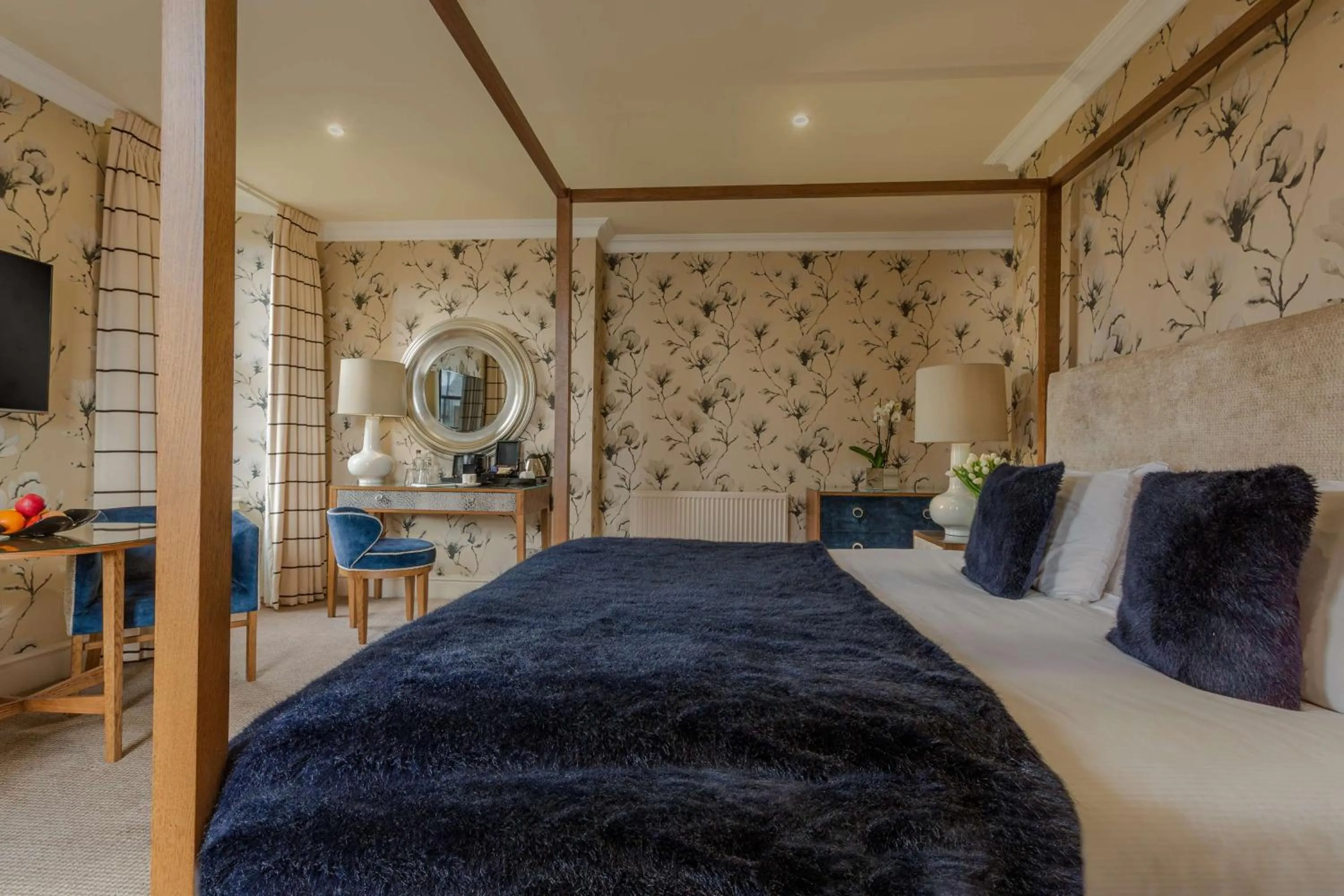 Residence Four Poster  in Gleddoch Golf & Spa Resort
