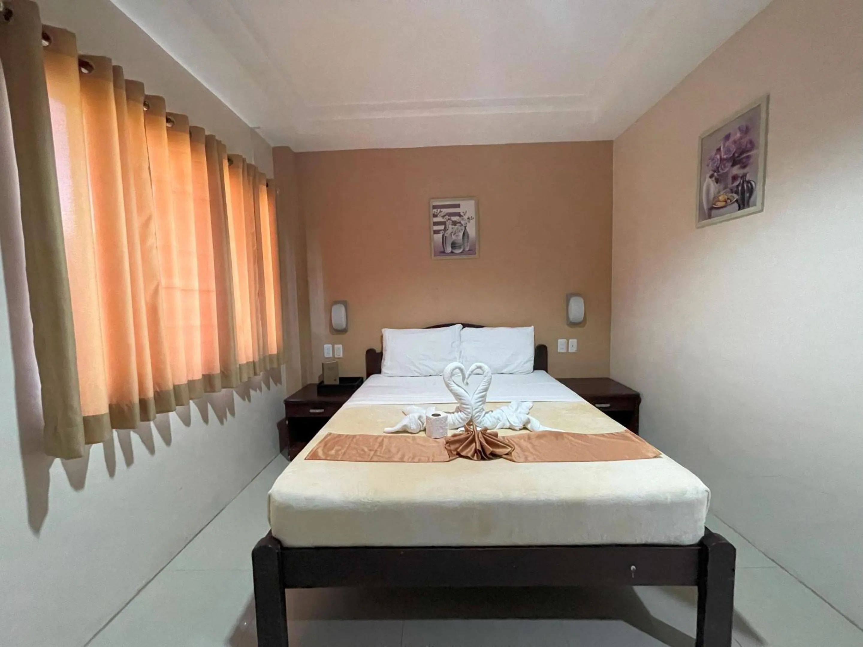 Deluxe Room in Argao Seabreeze Hotel powered by Cocotel