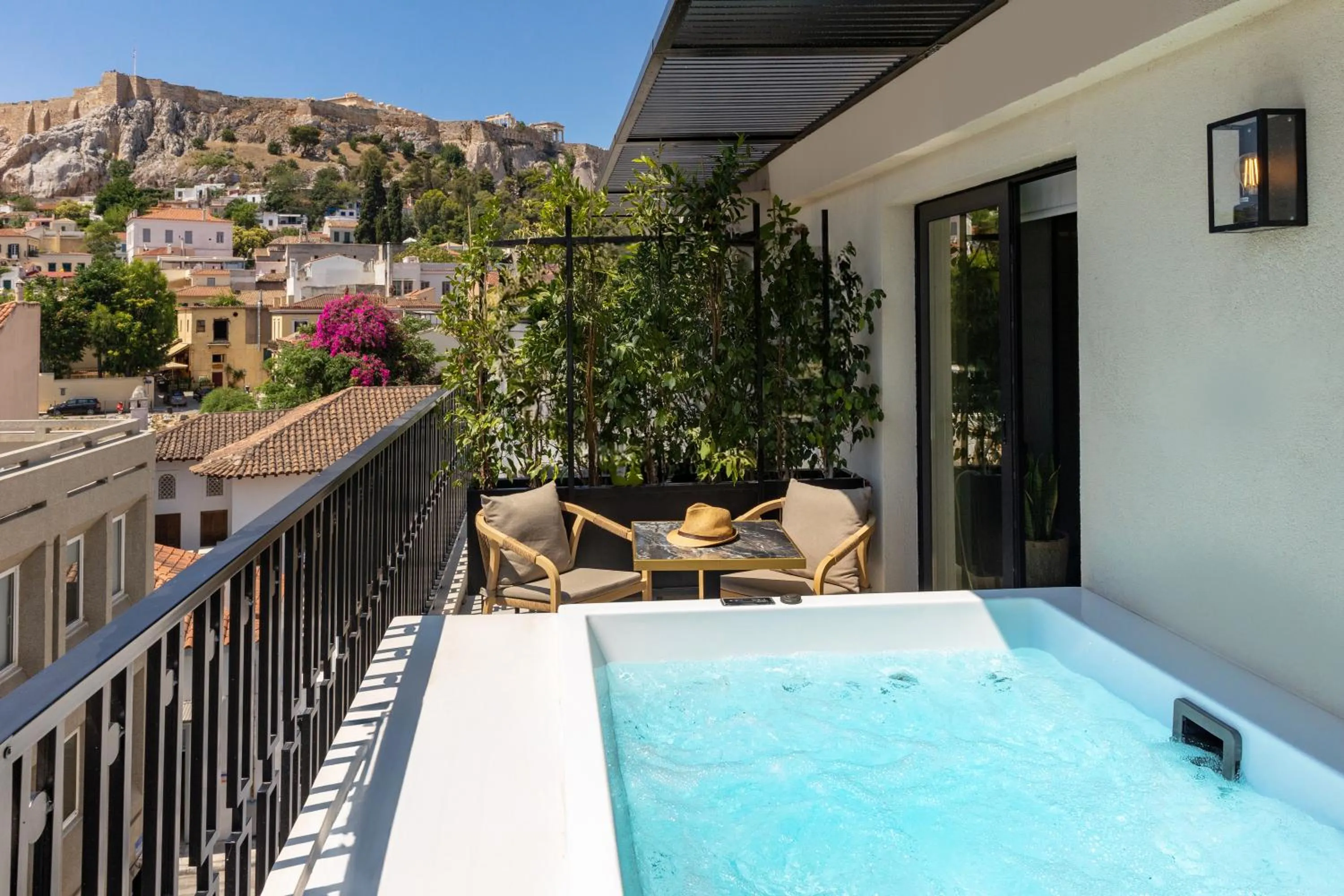 Maison Suite with Balcony & Hot tub in Esse Athens