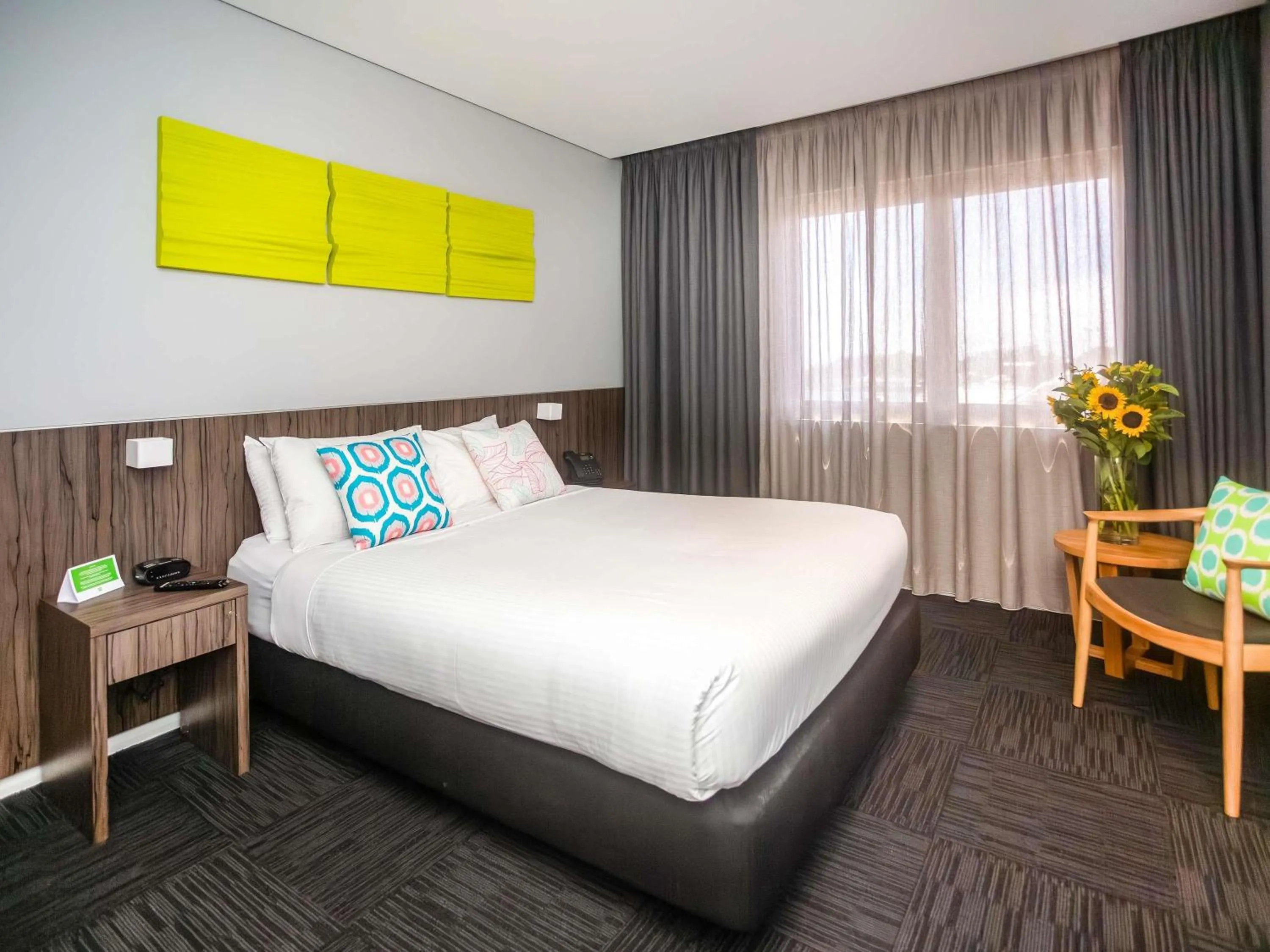 Standard Queen Room in Ibis Styles The Entrance