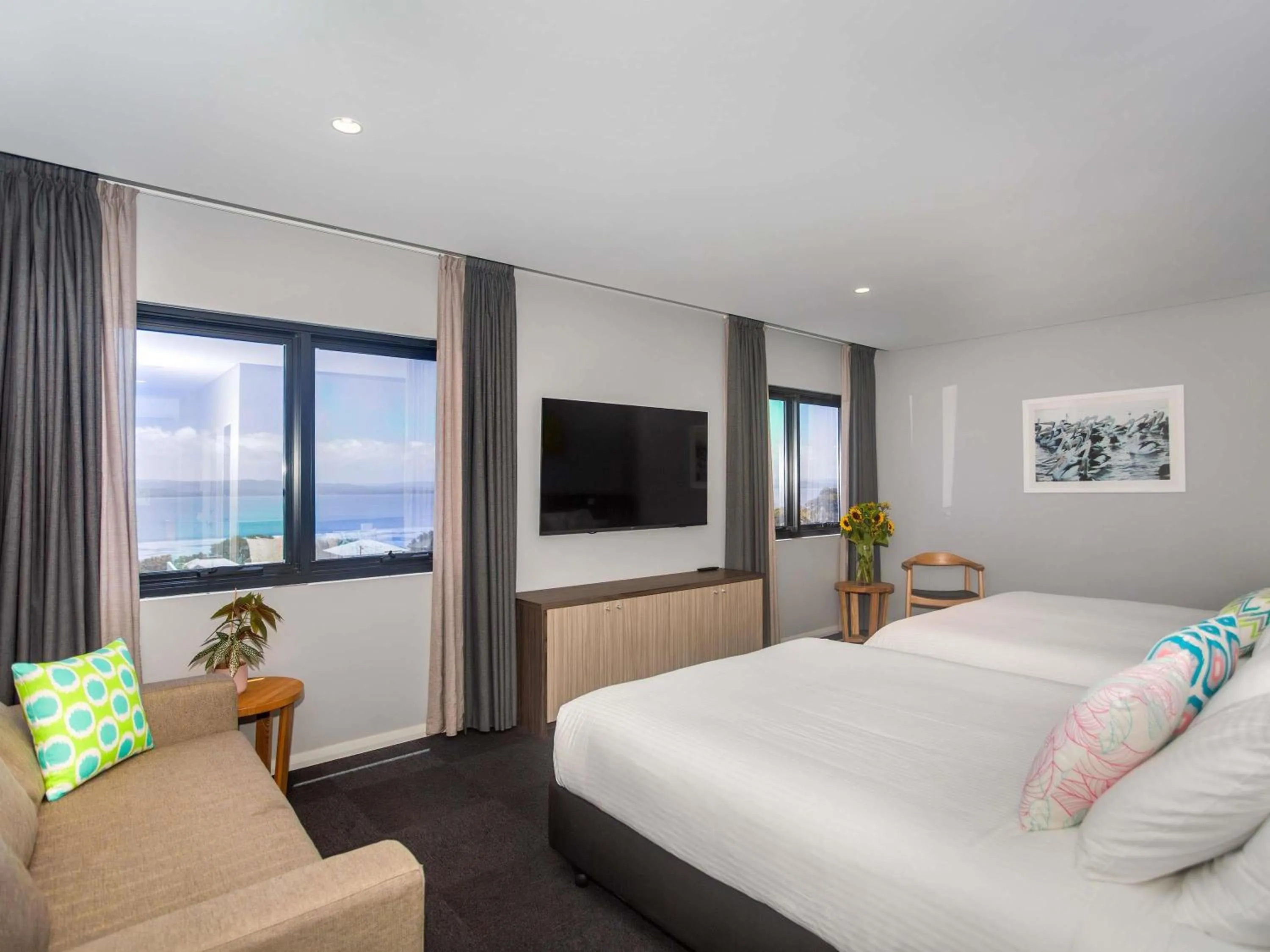 Superior King Room with Sofa in Ibis Styles The Entrance