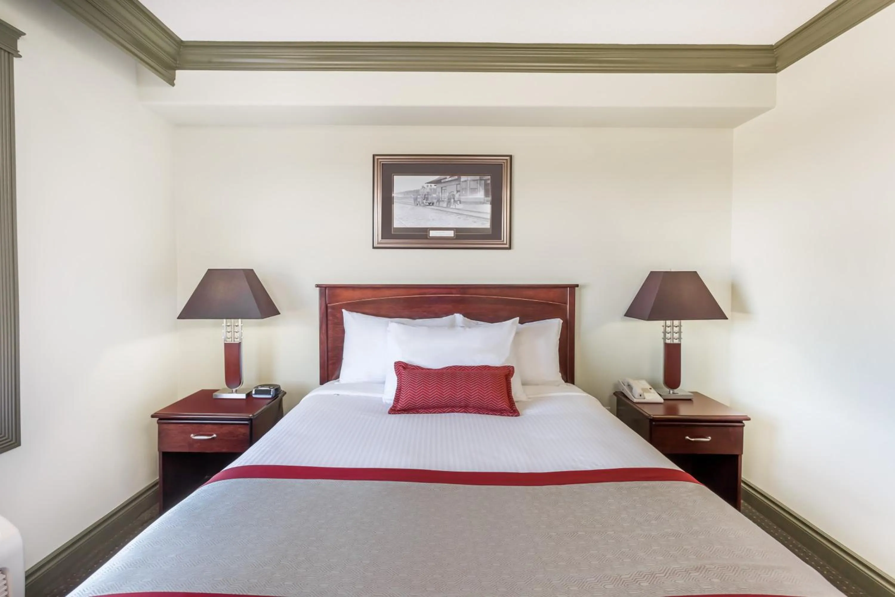 Studio Suite with King Bed, Non-Smoking in Ramada by Wyndham Hinton