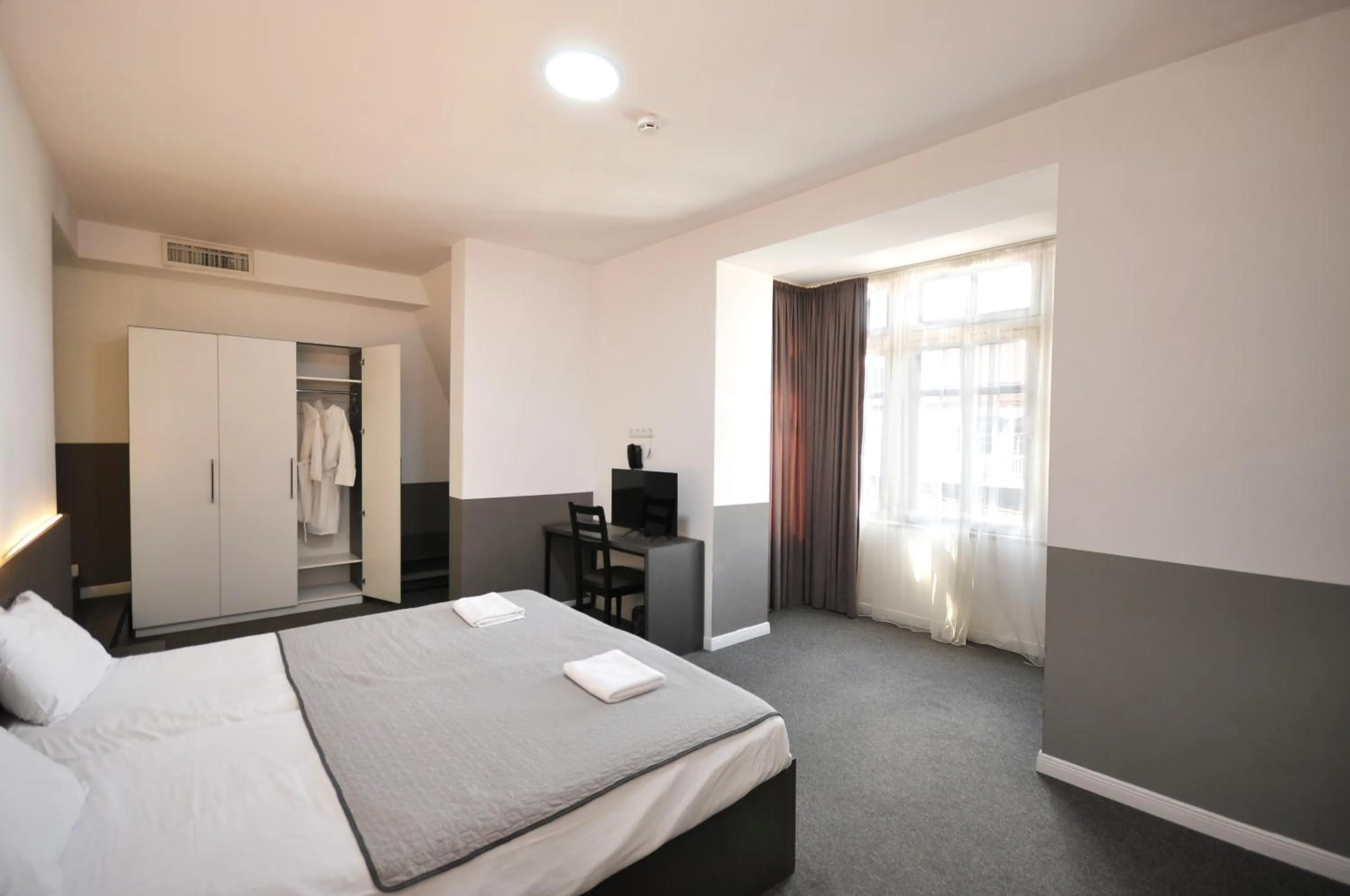 Large Twin Room in Meidan Inn