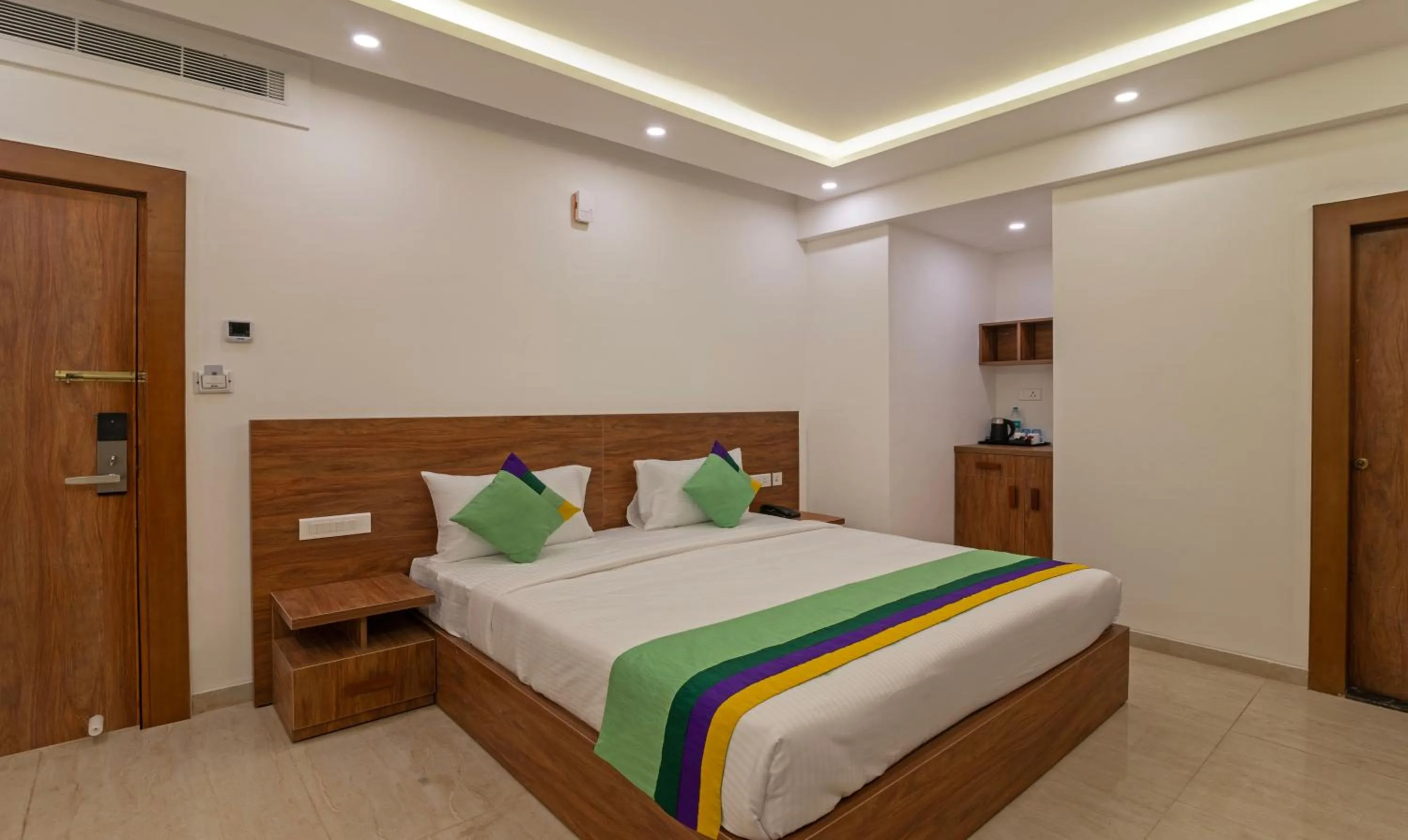 Deluxe Double Room - single occupancy in Treebo Global Stay, Jayanagar