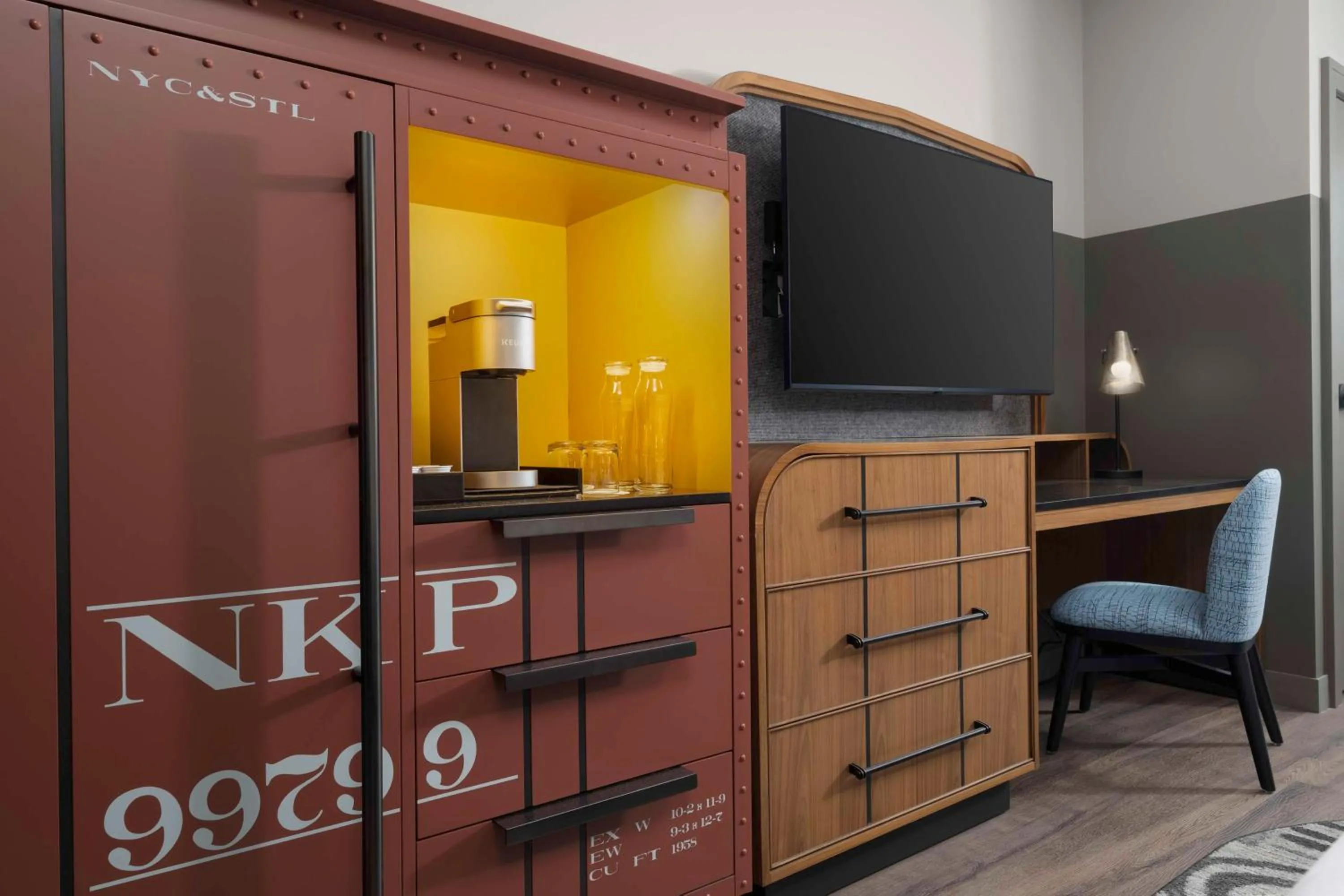 Premium King Room in Hotel Nickel Plate Fishers, Tapestry Collection By Hilton