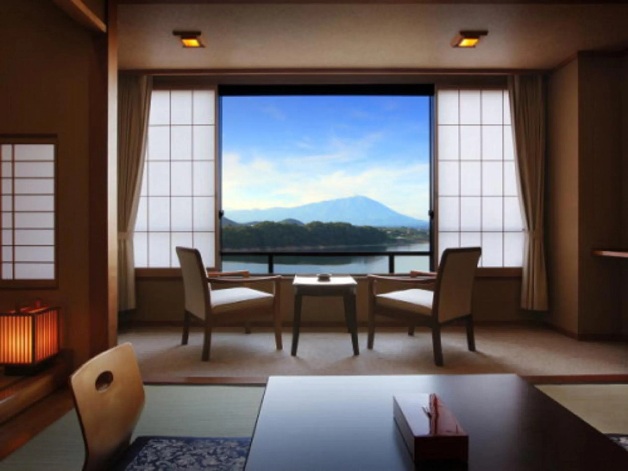 Japanese-Style Room with Lake View in Hotel Shion