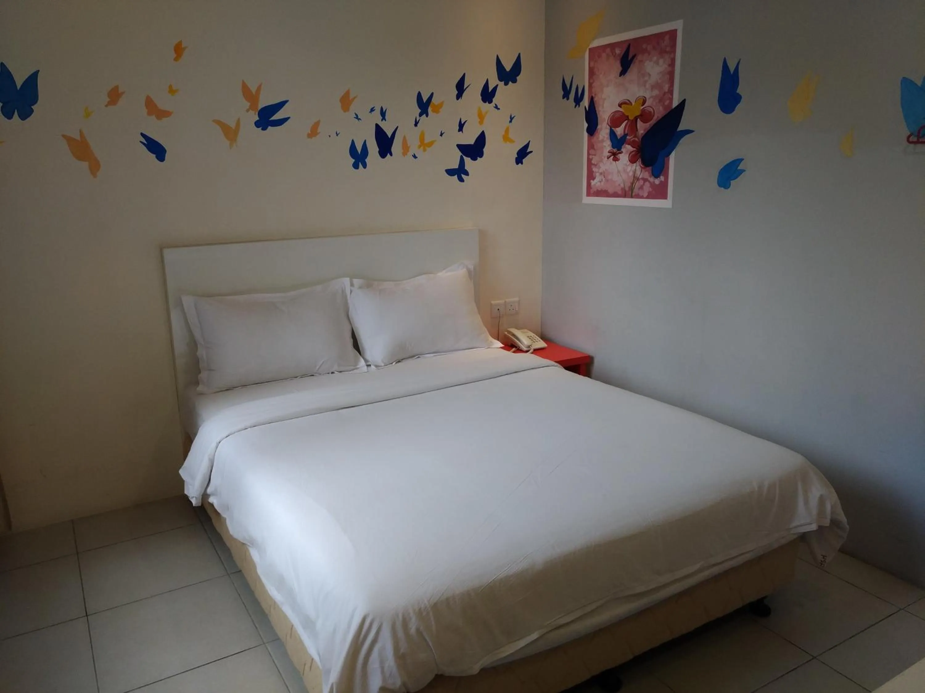 Deluxe Double Room with Window in Hotel Strawberry Fields