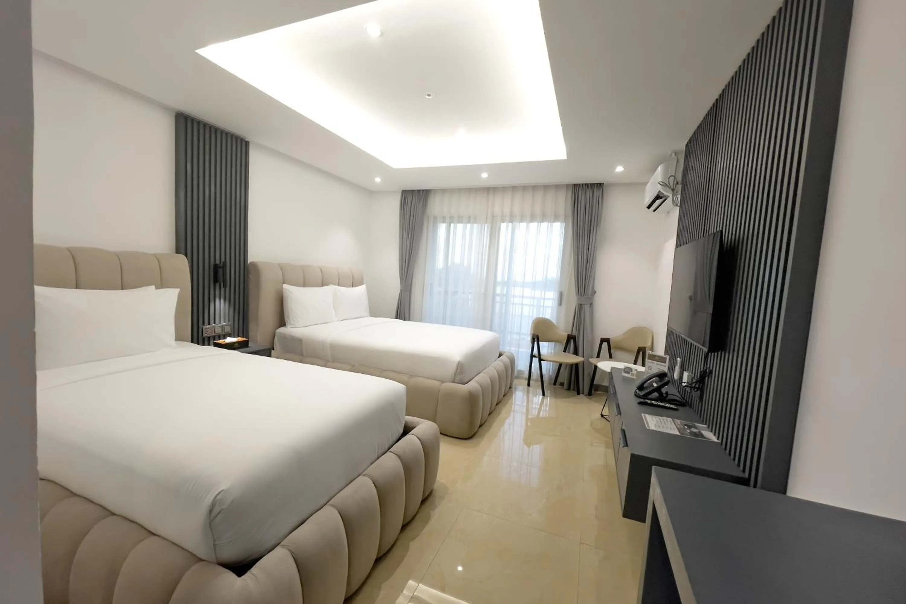 Deluxe Twin Room in The Clover Hotel Angeles City