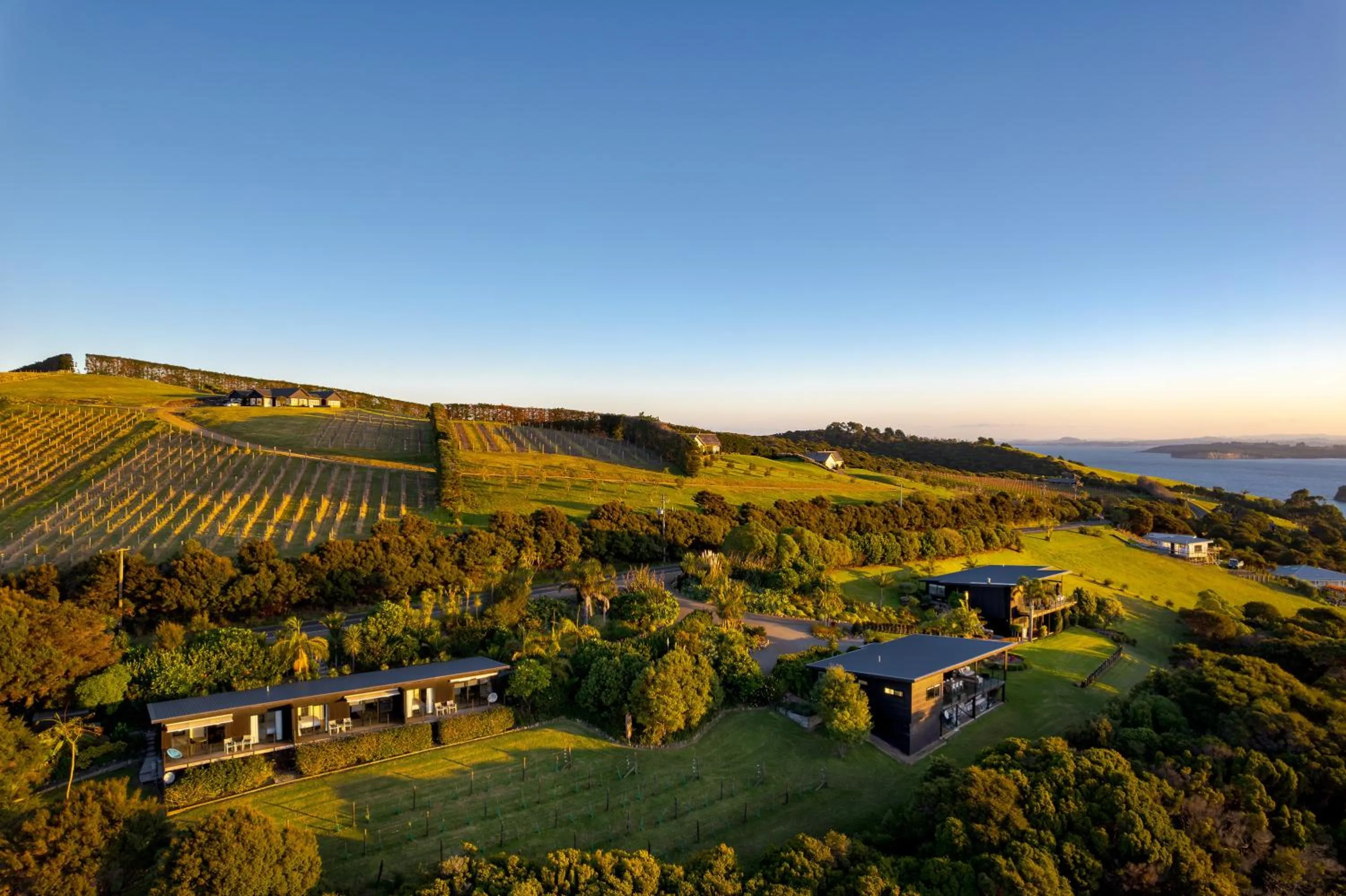 Two-Bedroom House in Cable Bay Views