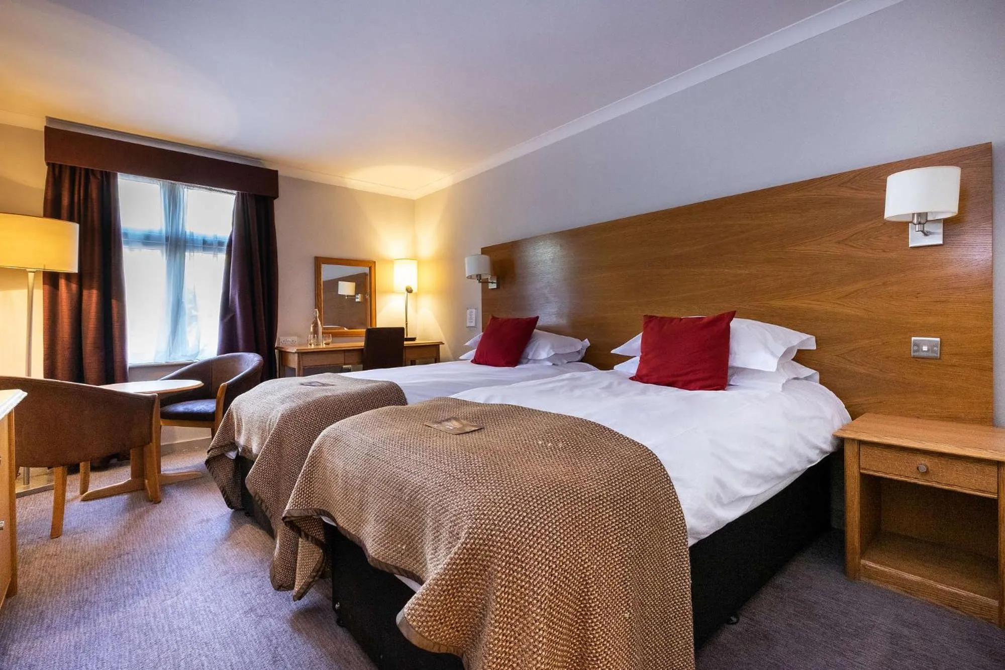 Classic Twin Room in Bridge Hotel