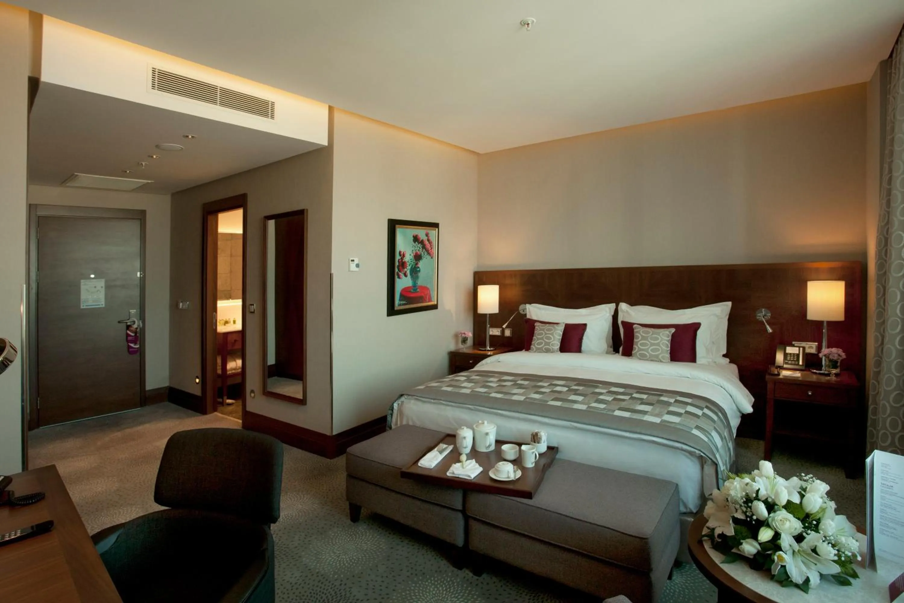 Standard King Room - High Floor in Crowne Plaza Istanbul Oryapark by IHG