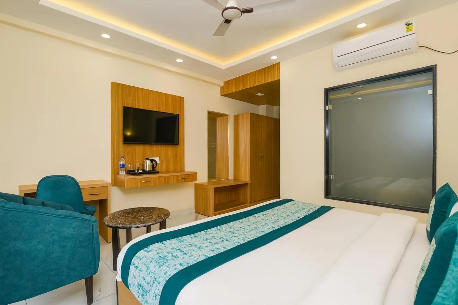 Superior King Room in Hotel Pawan Regency- Best Mountain View Hotel In McLeodganj