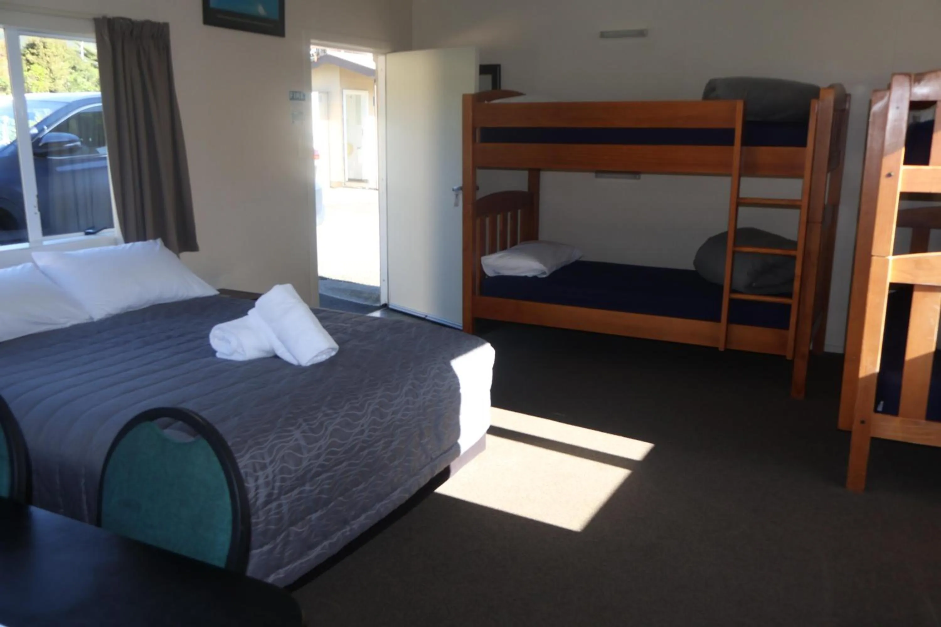 Family Cabin with Shared Bathroom in Pohara Beach TOP 10 Holiday Park