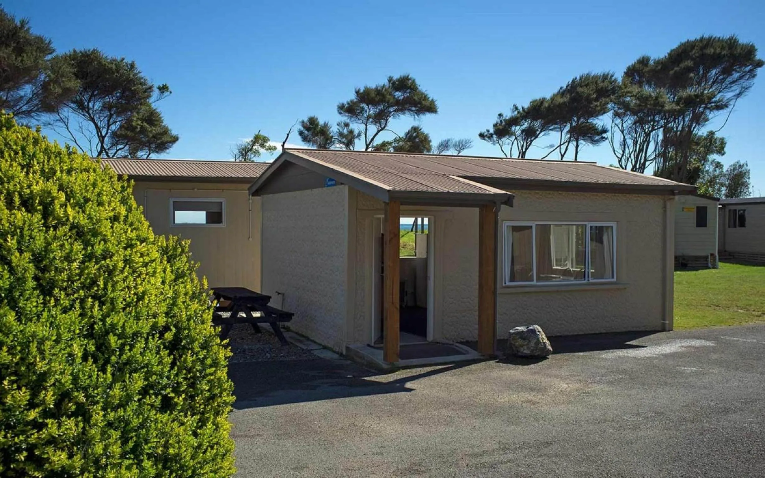 Family Cabin with Shared Bathroom in Pohara Beach TOP 10 Holiday Park