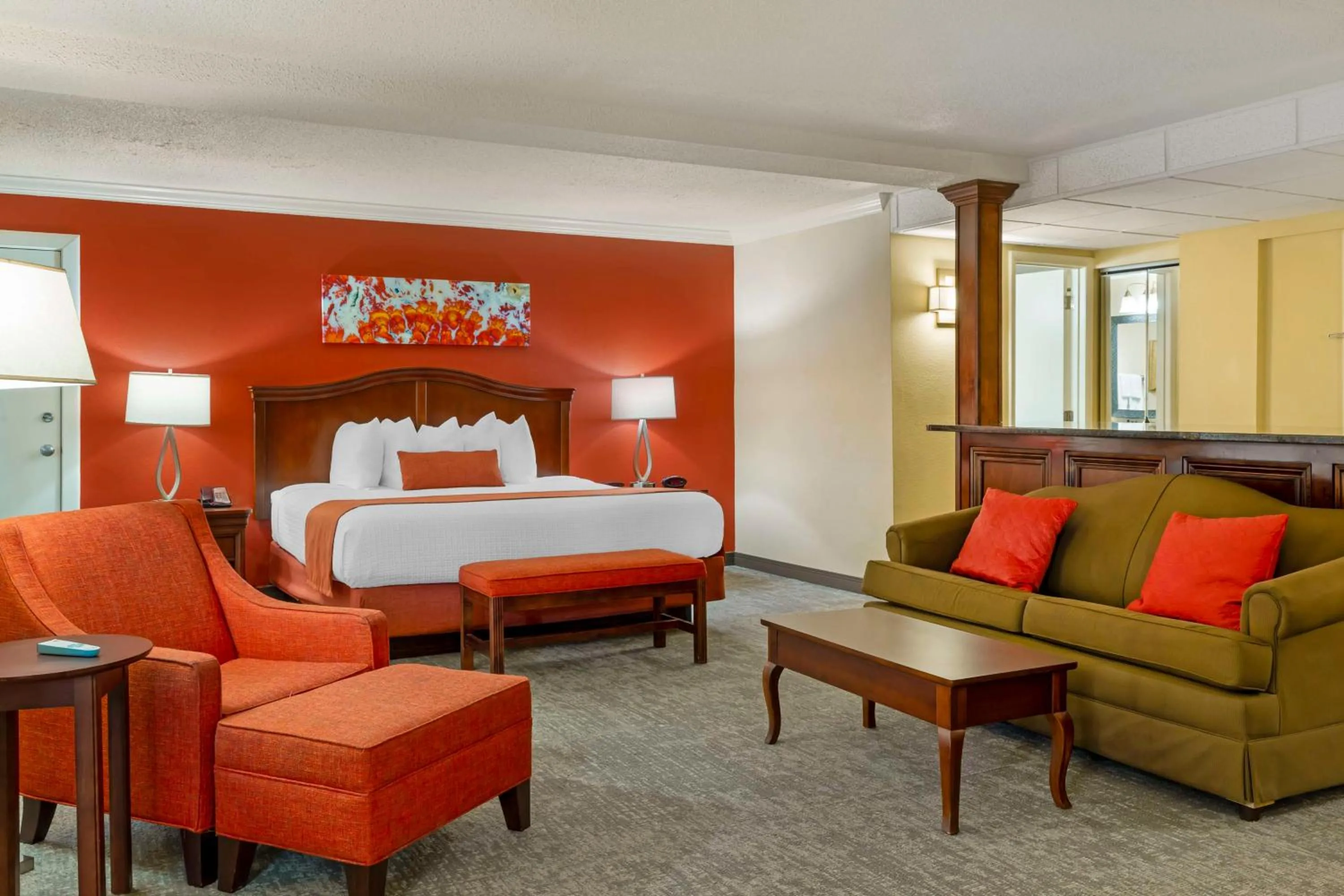 Larger King Room with Sofa Bed and Wet Bar - Non-Smoking in Best Western Plus Burlington