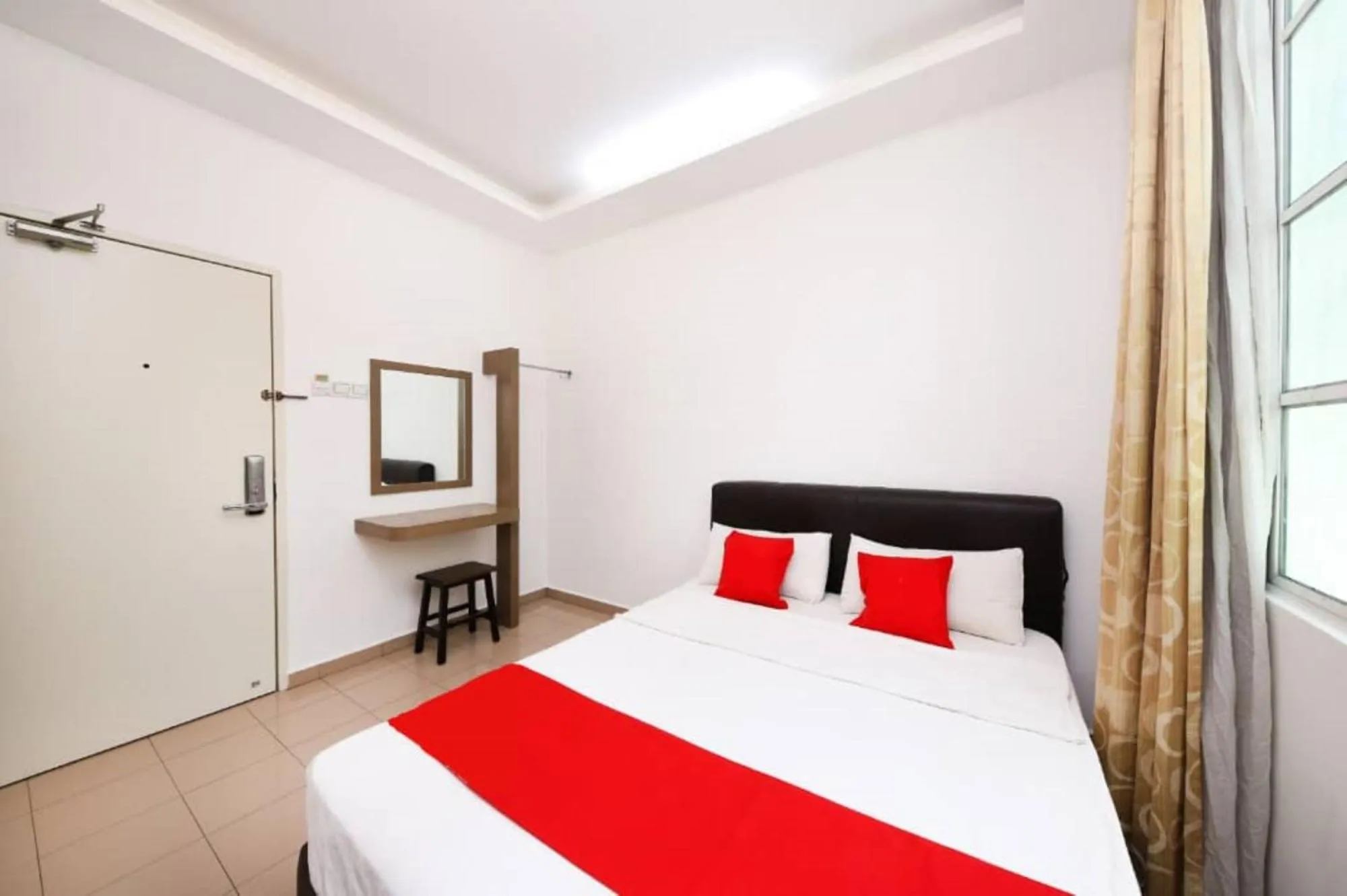 Deluxe Double Room in Nexus Hotel