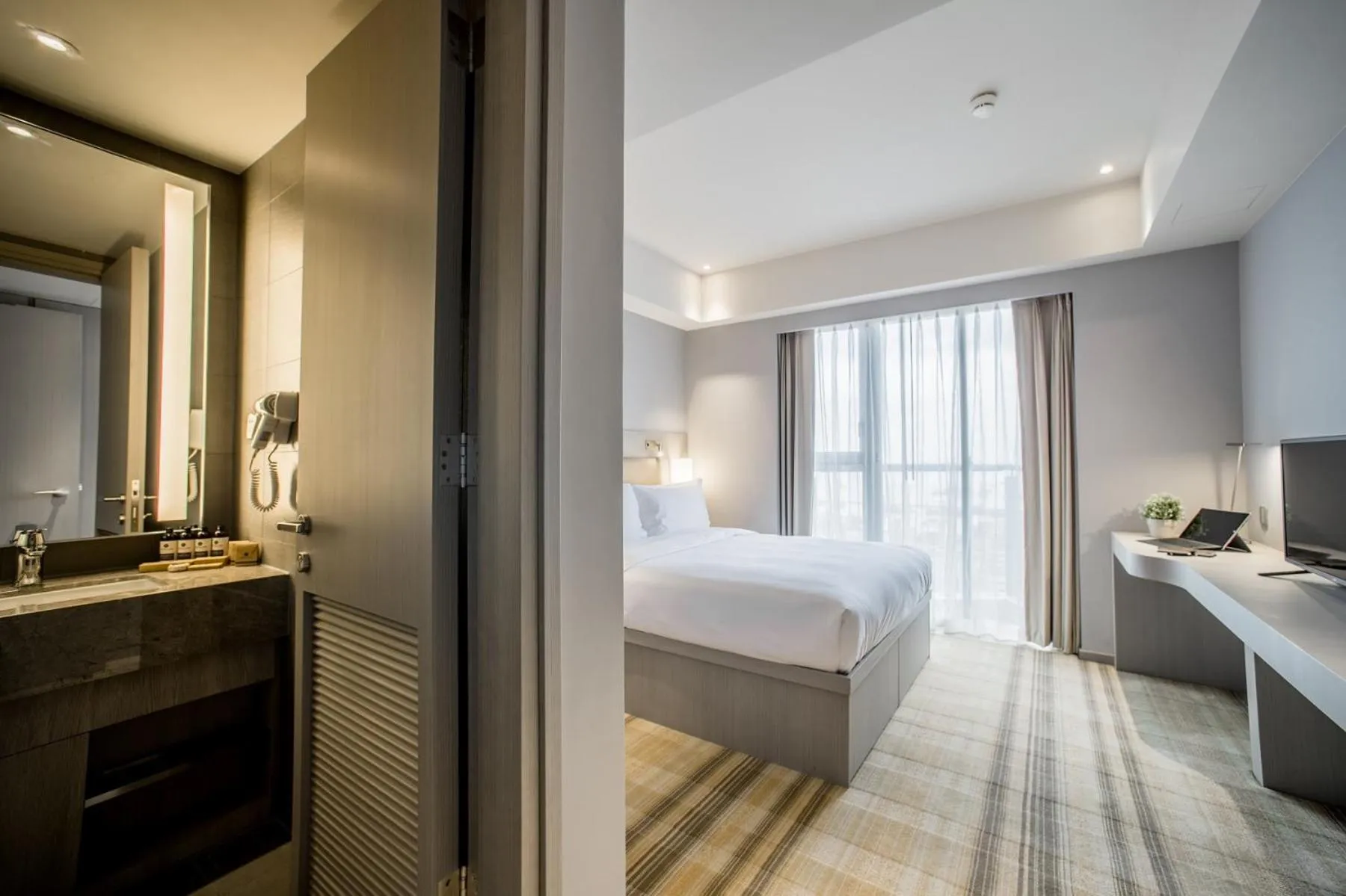 Queen Studio in One Dundas