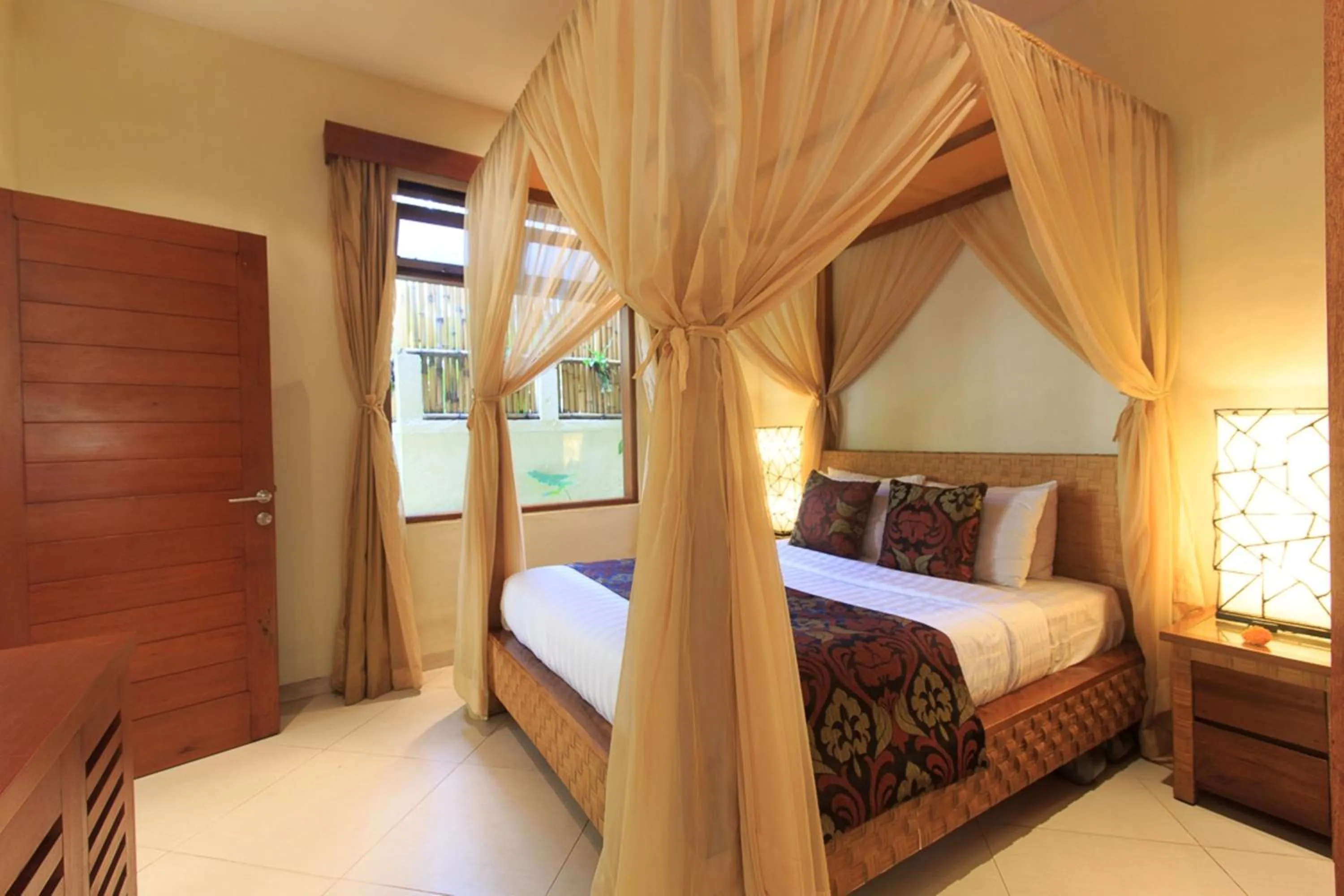 One-Bedroom Villa with Private Pool and Free Floating Breakfast in Villa Seriska Seminyak