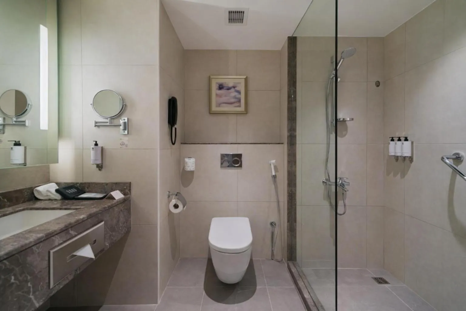 Guest Room-King bed -City View with Balcony in Dar Rayhaan by Rotana Al Khobar