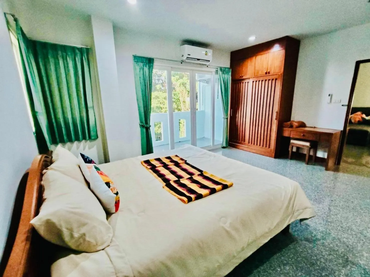 Deluxe Double Room in Siray House