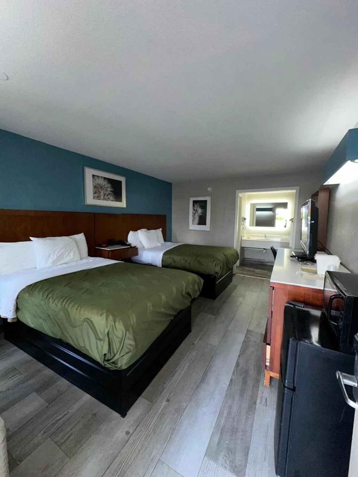 2 Double Beds Smoking in Jameson Inn Winder