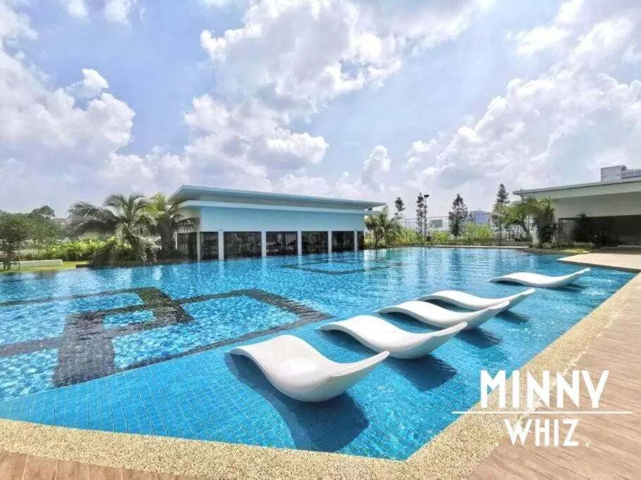 Couple Suite Trader Garden Pool View #16