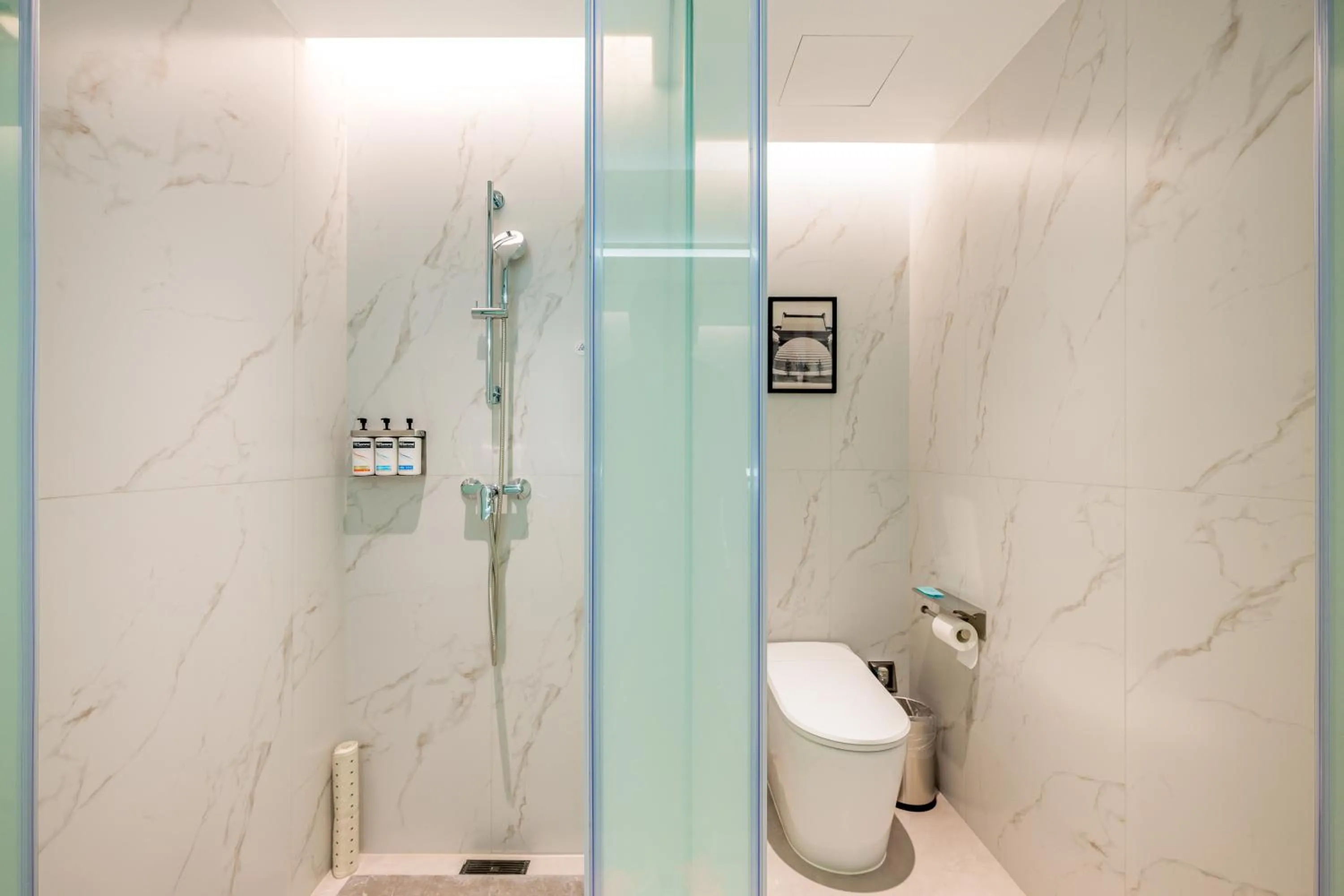 Standard Queen Room with River View in Holiday Inn Express Nanjing Riverside by IHG