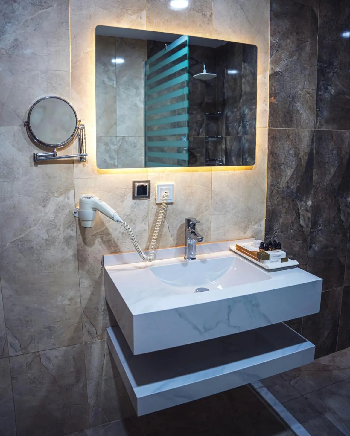 Deluxe Twin Room in Erbil Quartz Hotel