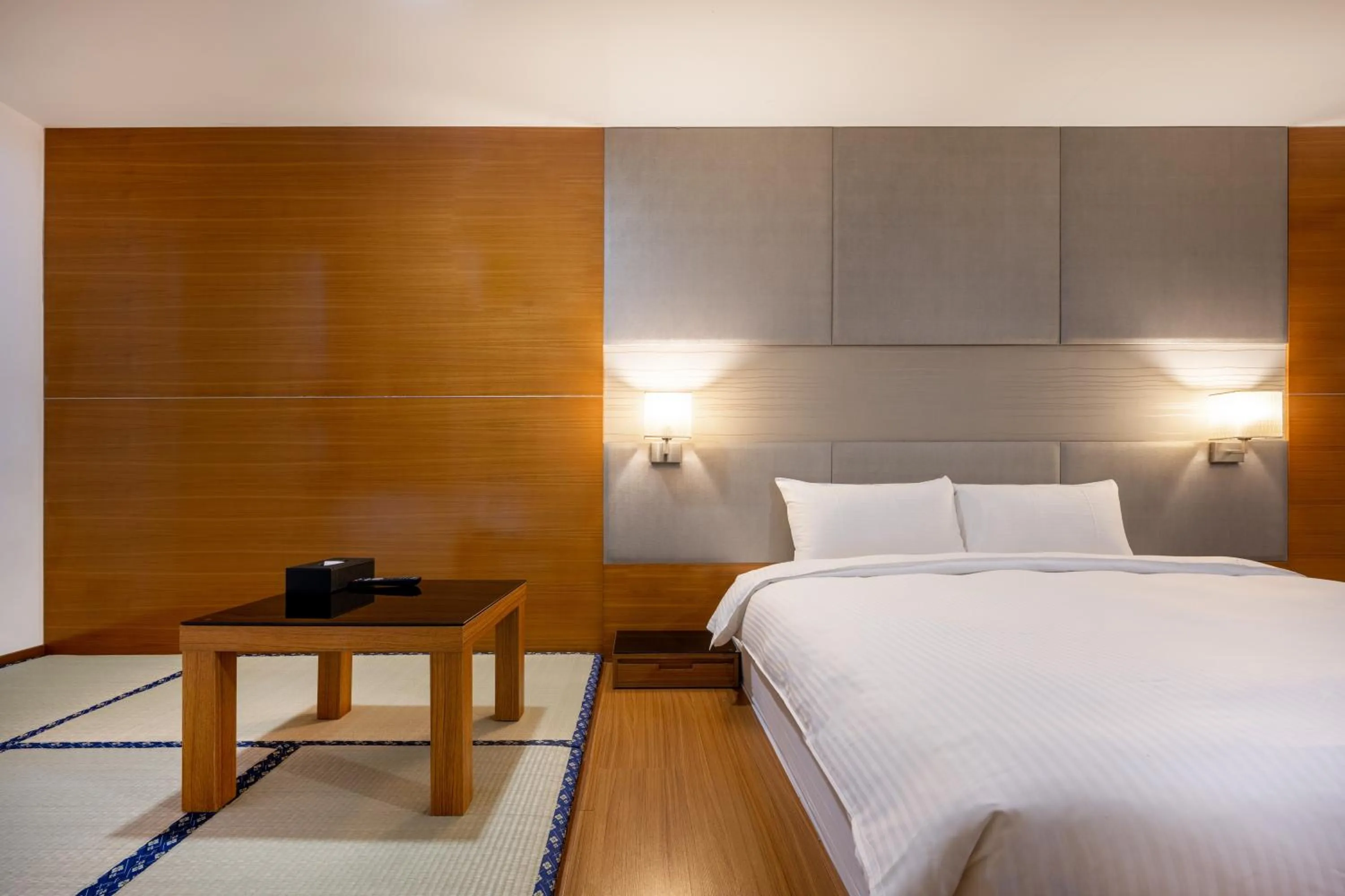 Japanese-Style Double Room in Hotel Bonza