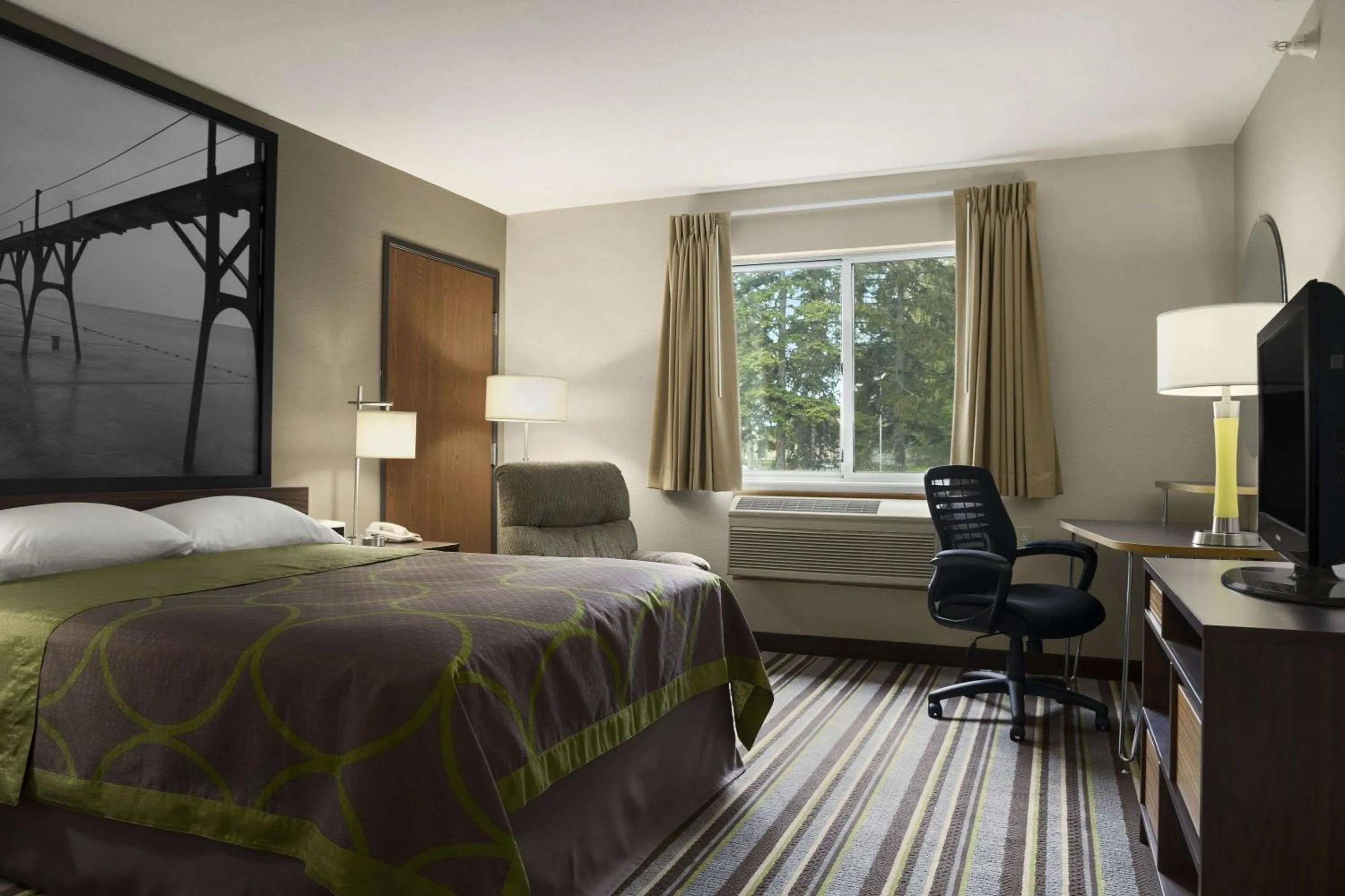 Queen Room - Mobility Access/Non-Smoking in Super 8 by Wyndham Manistee