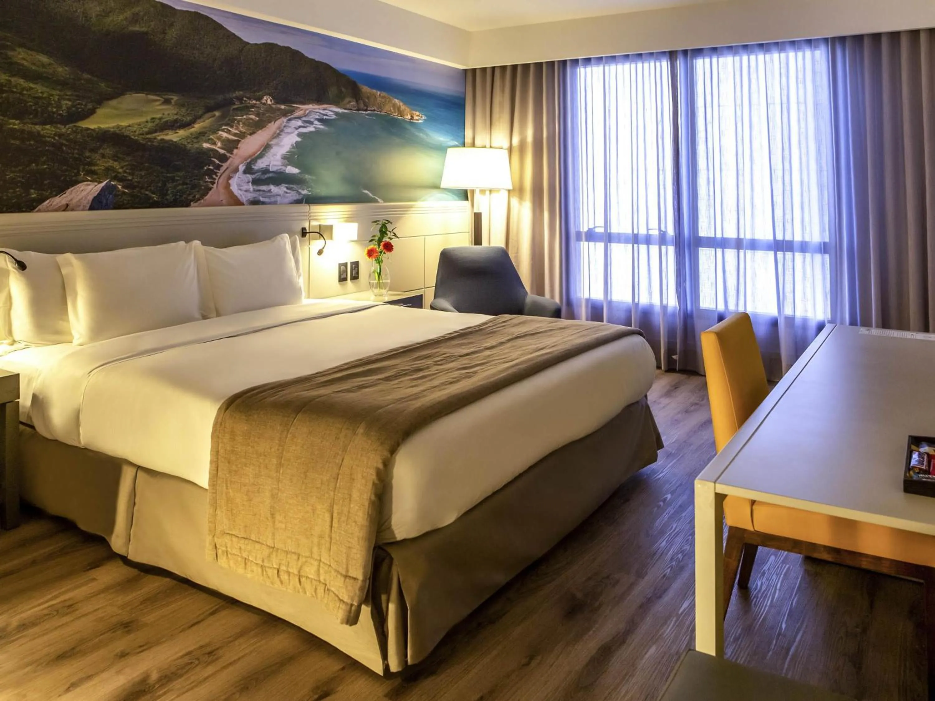 Superior King Room and Partial Ocean View in Novotel Florianopolis