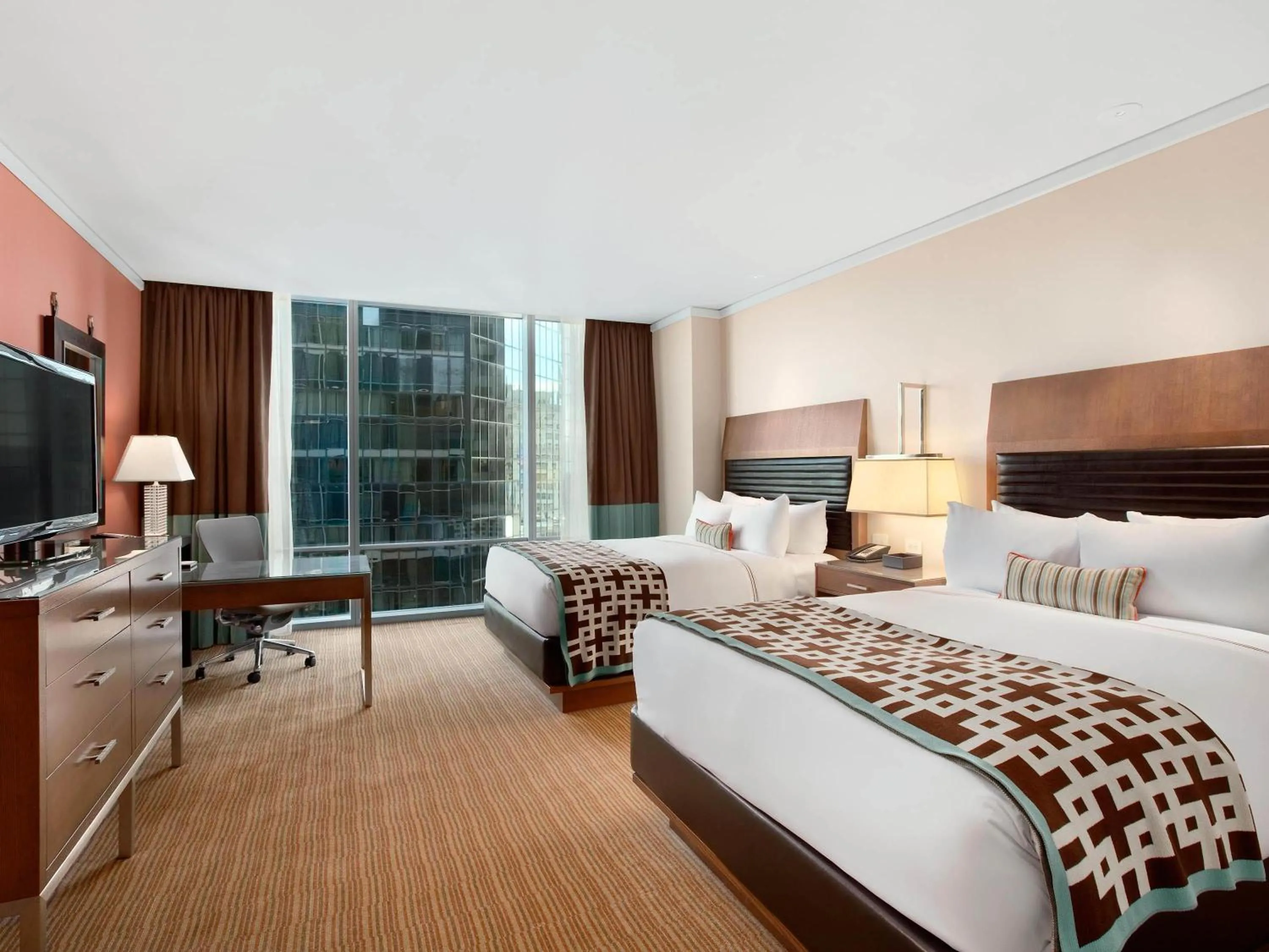 Deluxe Room with Roll-In Shower and River View - Mobility/Hearing Accessible in Fairmont Pittsburgh