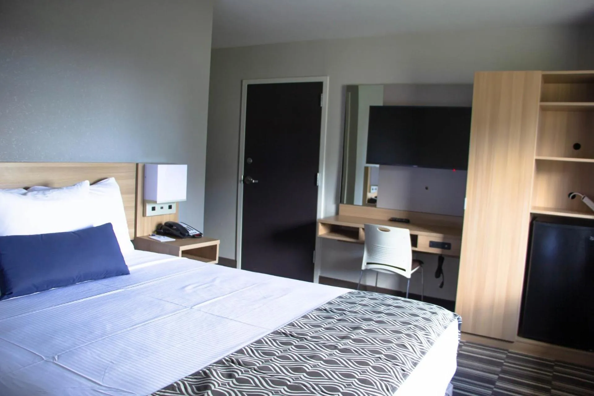 King Studio Suite - Mobility Access/Non-Smoking in Microtel Inn & Suites by Wyndham Camp Lejeune/Jacksonville