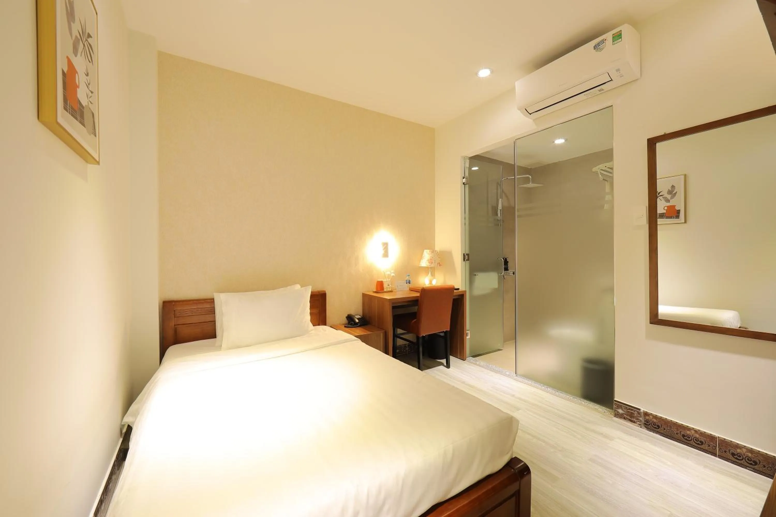 Deluxe Single Room in Lanura Saigon Boutique Hotel