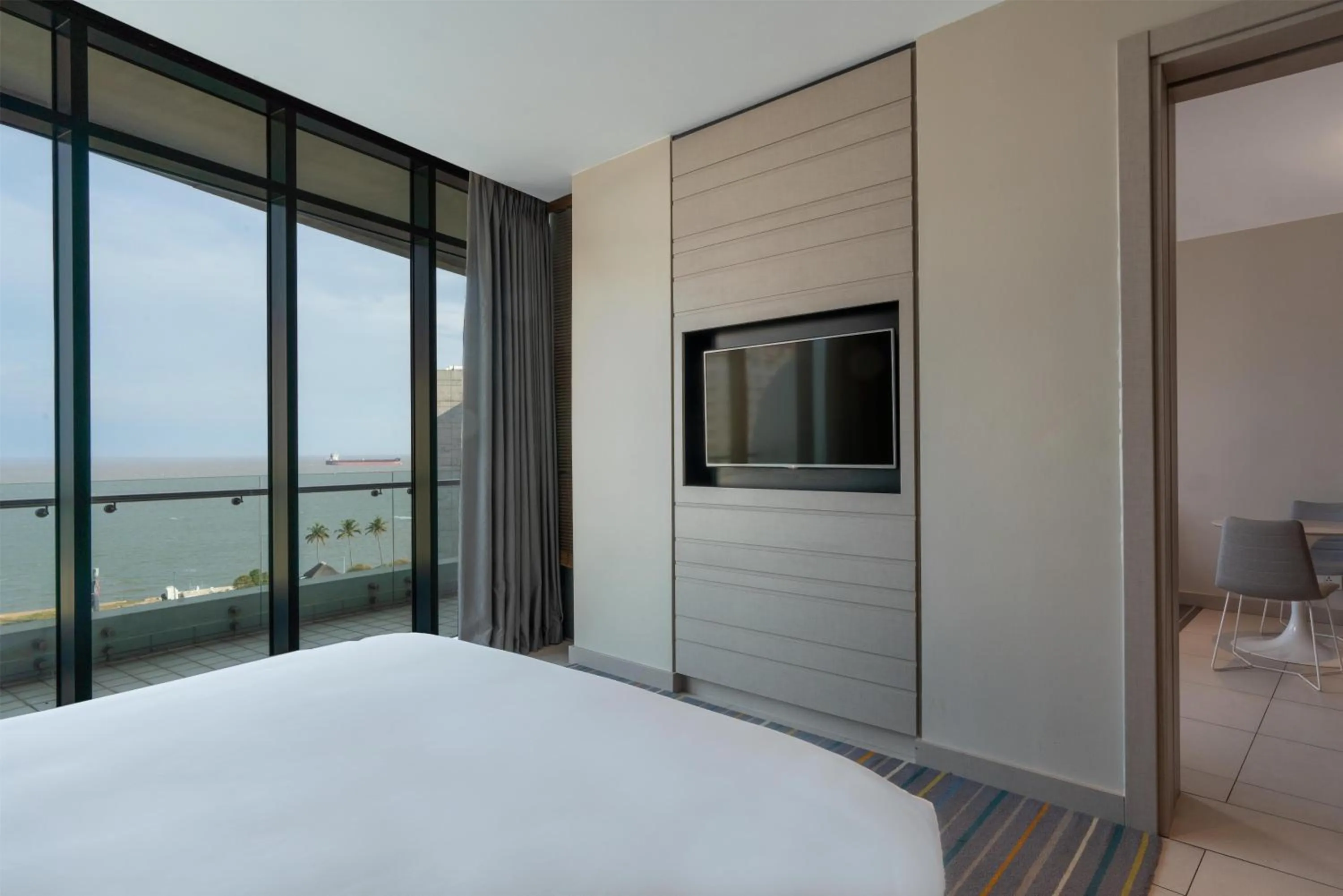 One-Bedroom Apartment with Balcony and Sea View in Radisson Blu Hotel & Residence Maputo
