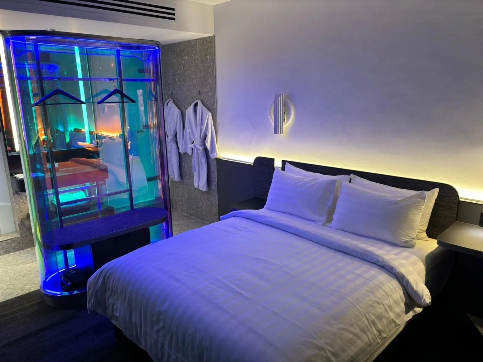 Deluxe King Room - MAX 1 Night Stay in CapsuleTransit MAX - Airport Hotel - Landside, Public Area - Gateway KLIA T2, Lvl 2M