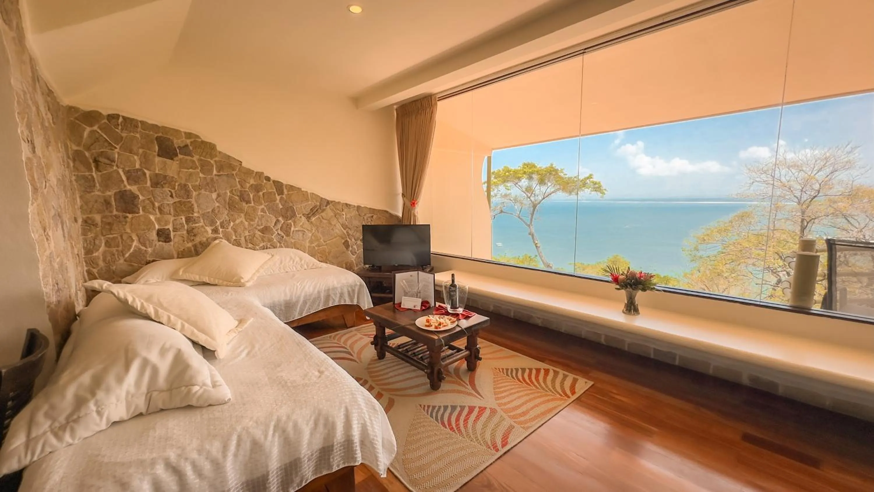 Honeymoon Suite with Ocean View  in Issimo Suites (Adults Only)