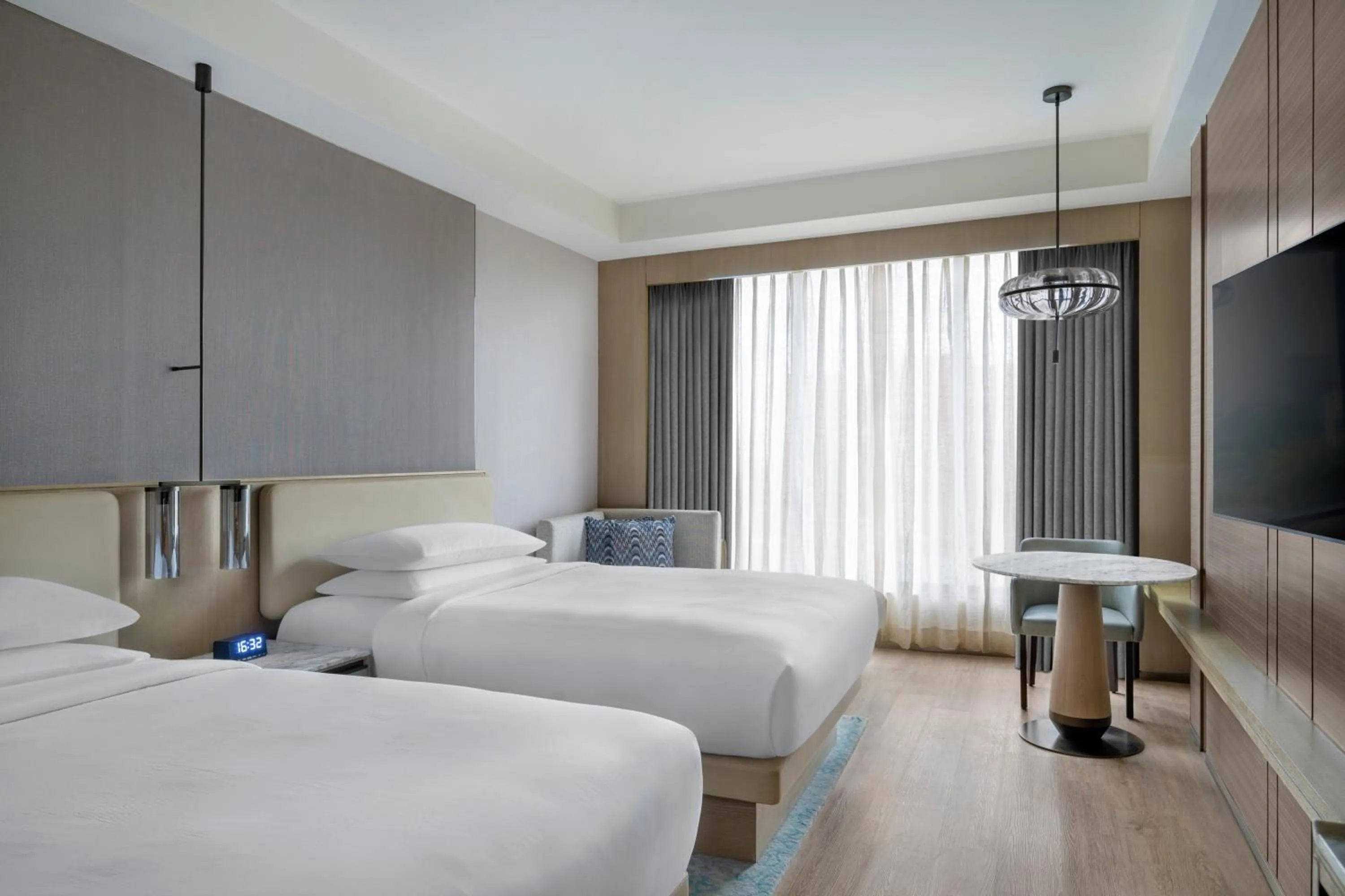 Twin Room with City View - 10% discount on Food and Soft Beverage, Spa and Airport Transfers in Navi Mumbai Marriott