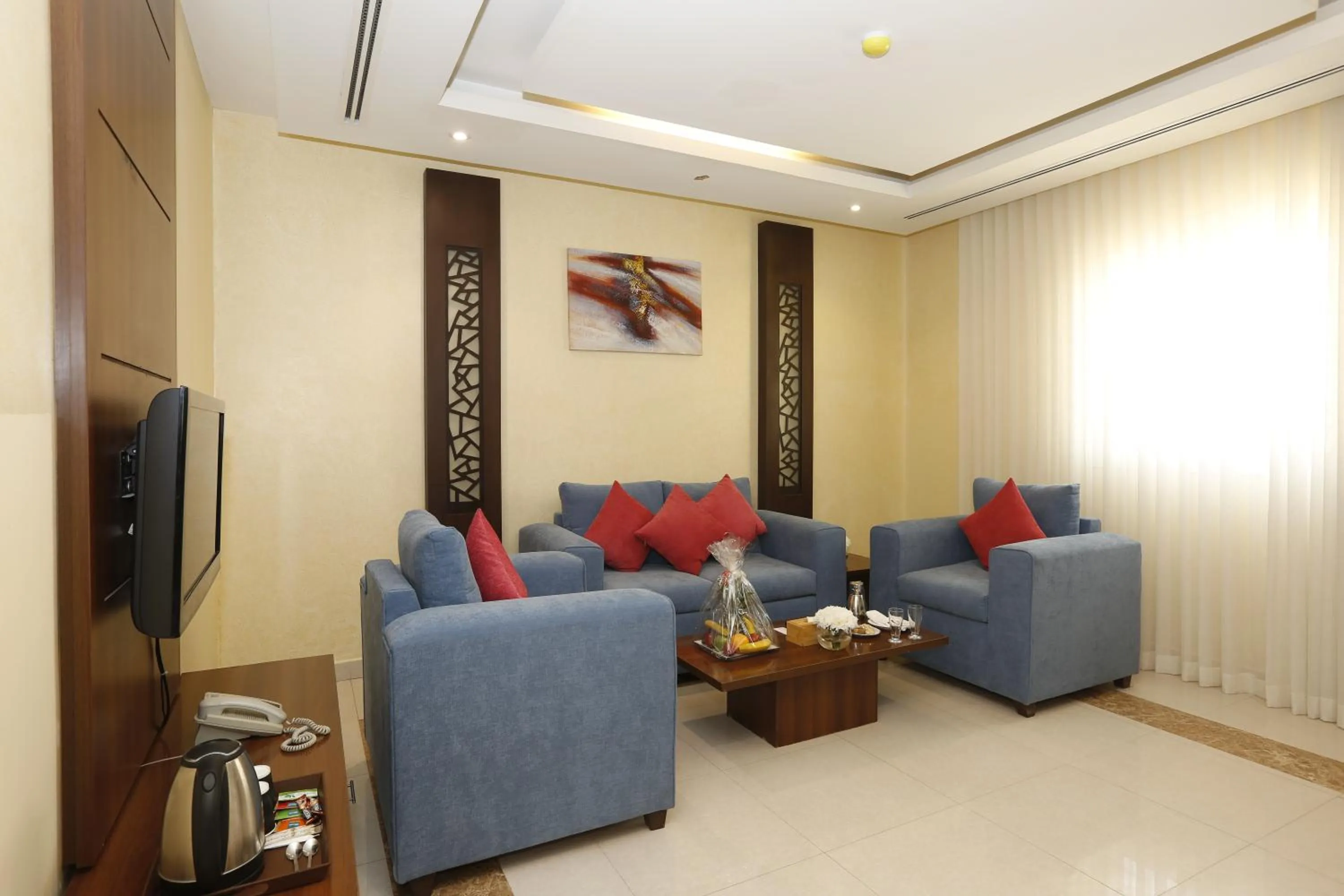 Deluxe Suite - single occupancy in Hotelier Suites by Cantonal