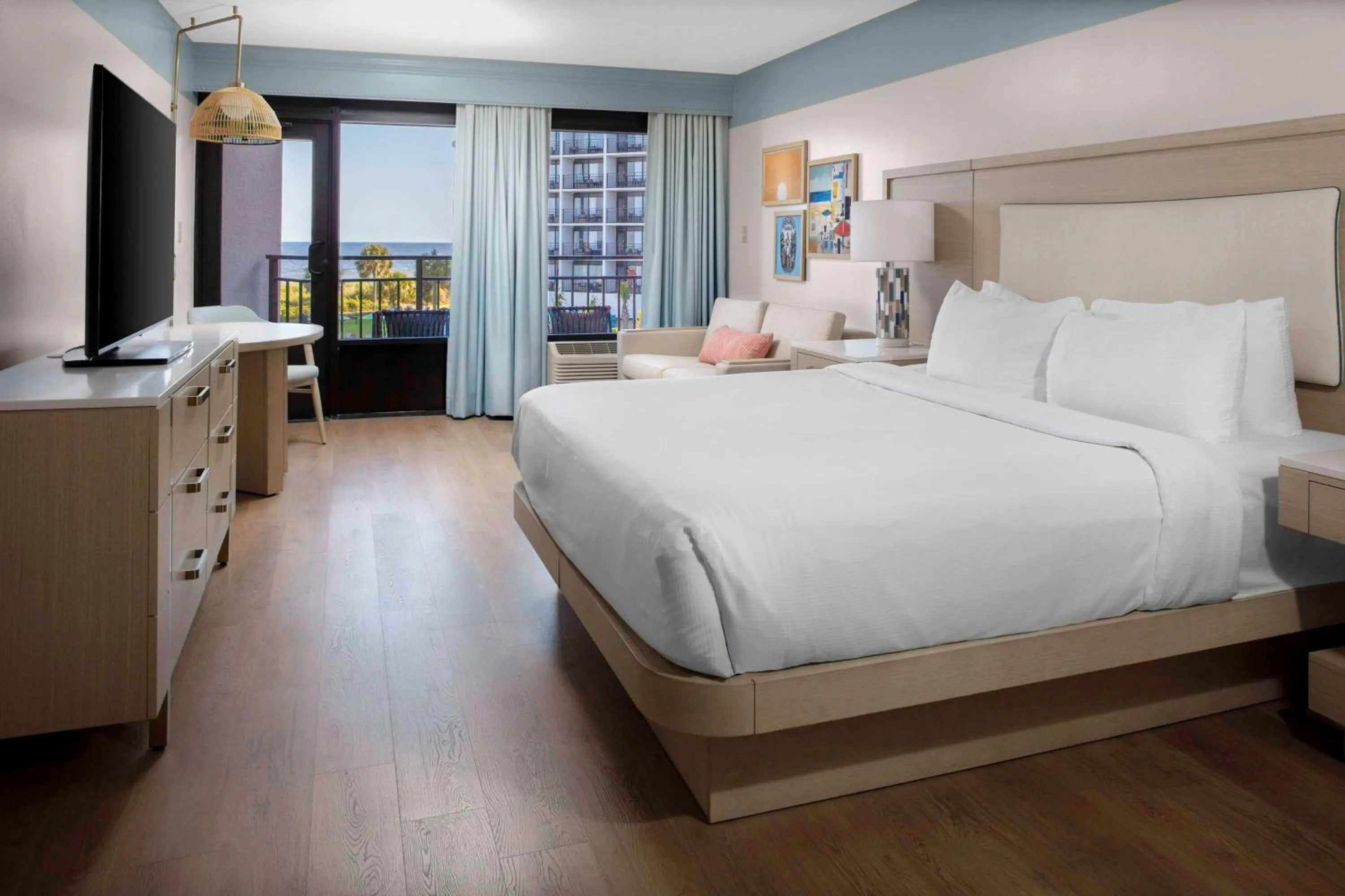 King Room with Ocean View and Bath Tub - Disability Access in The Ellie Beach Resort Myrtle Beach, Tapestry By Hilton