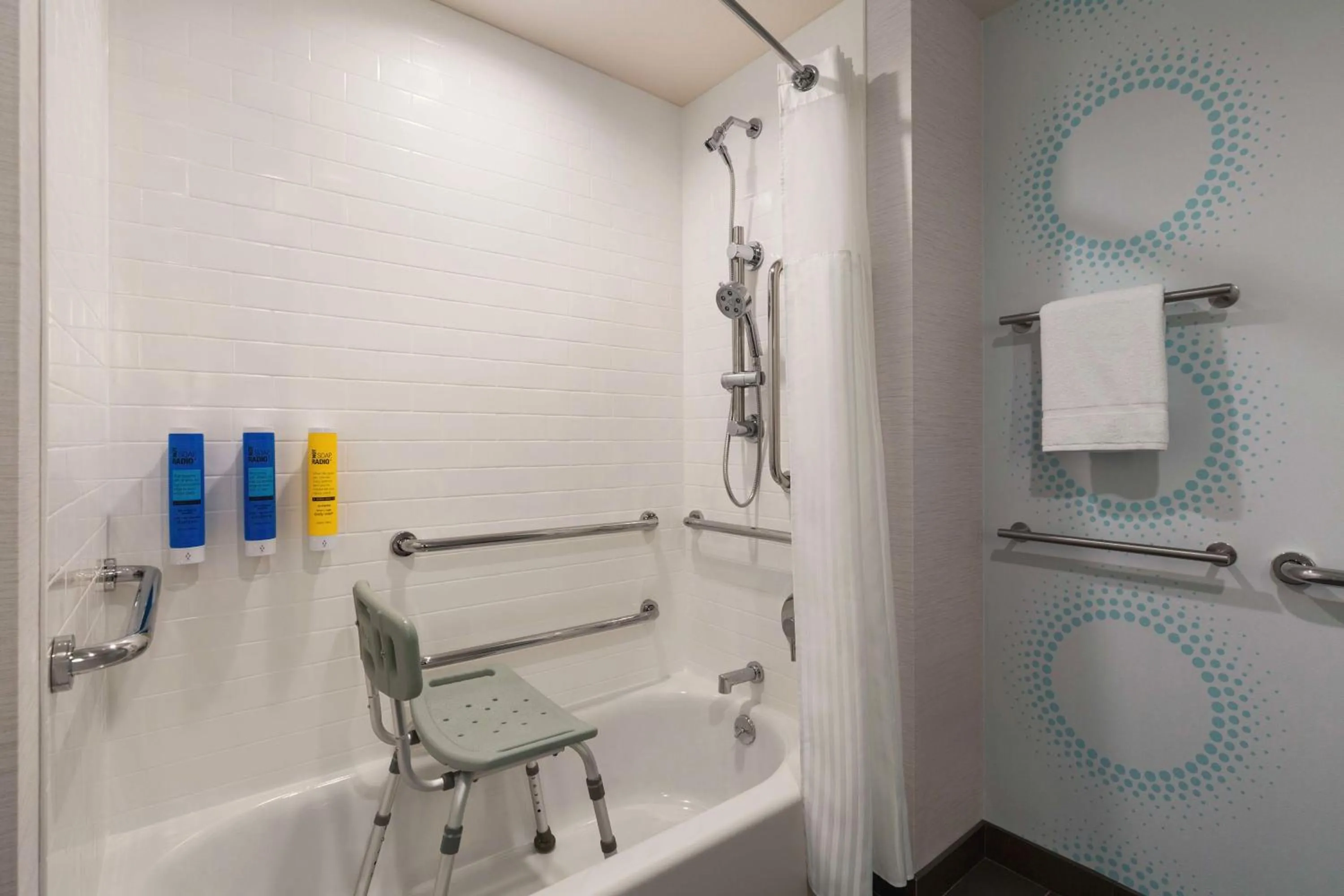 Queen Room with Two Queen Beds - Mobility Access in Tru By Hilton Lodi